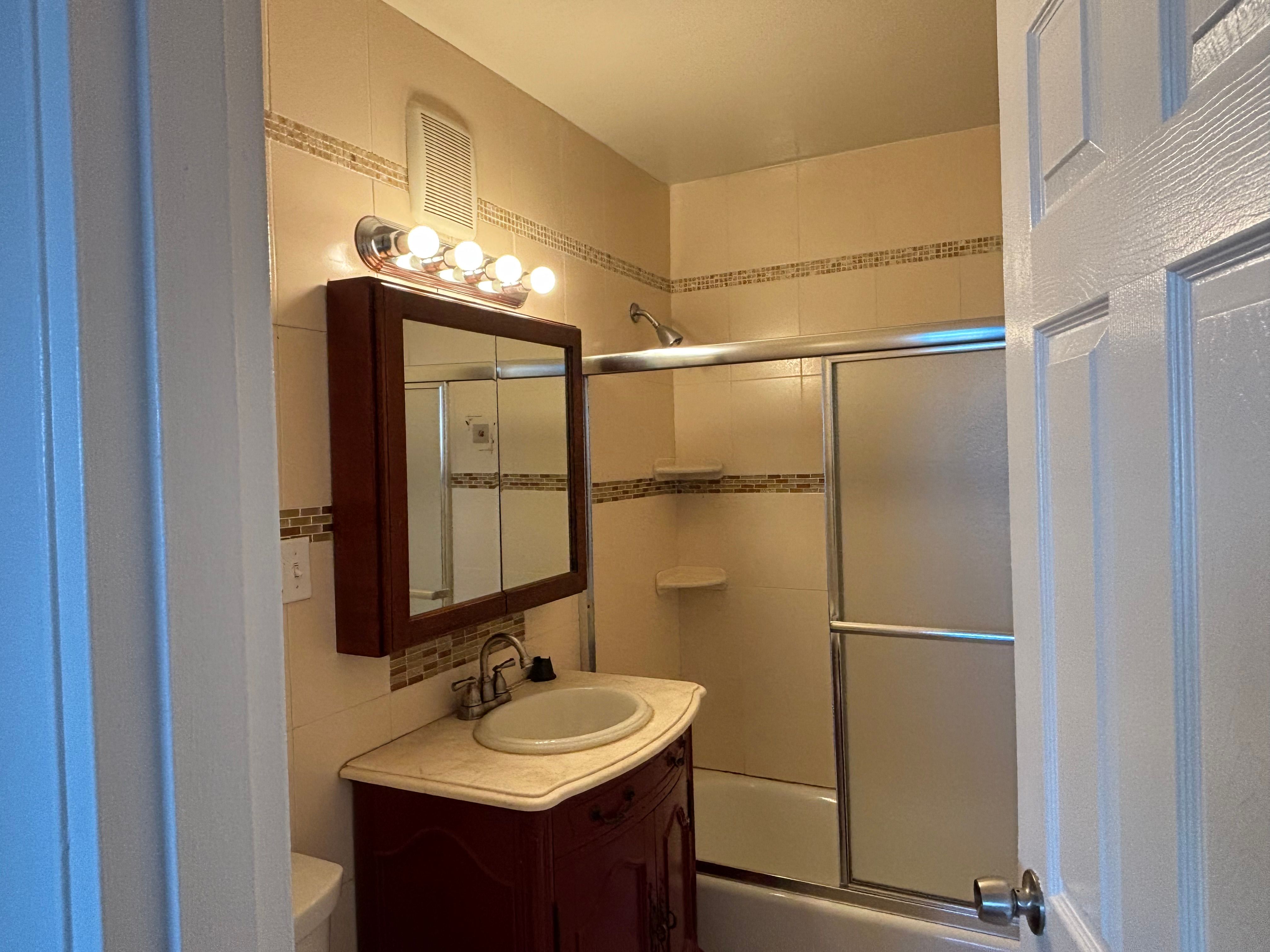 2000 Linwood Avenue 14Y