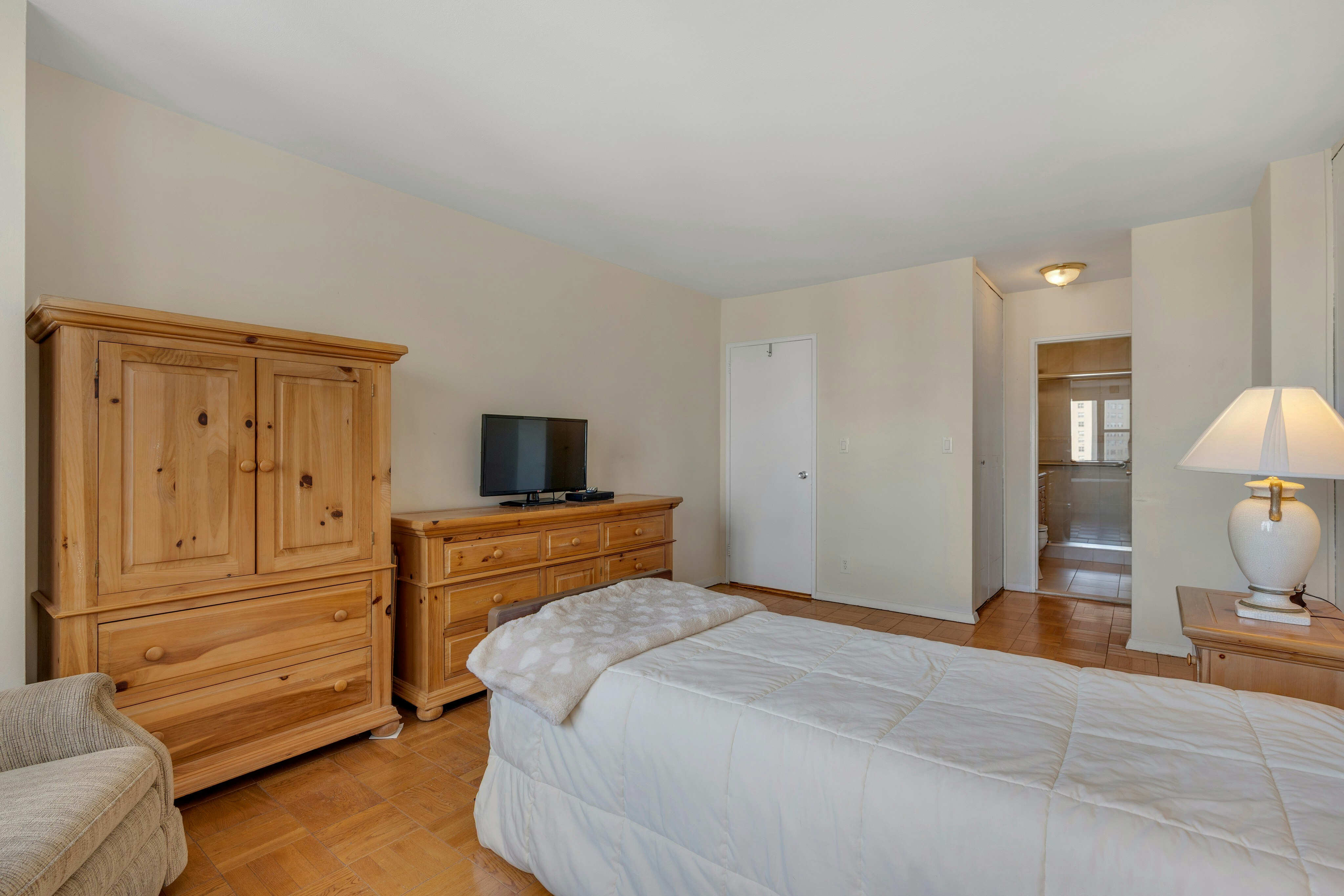 2000 Linwood Avenue #16T 