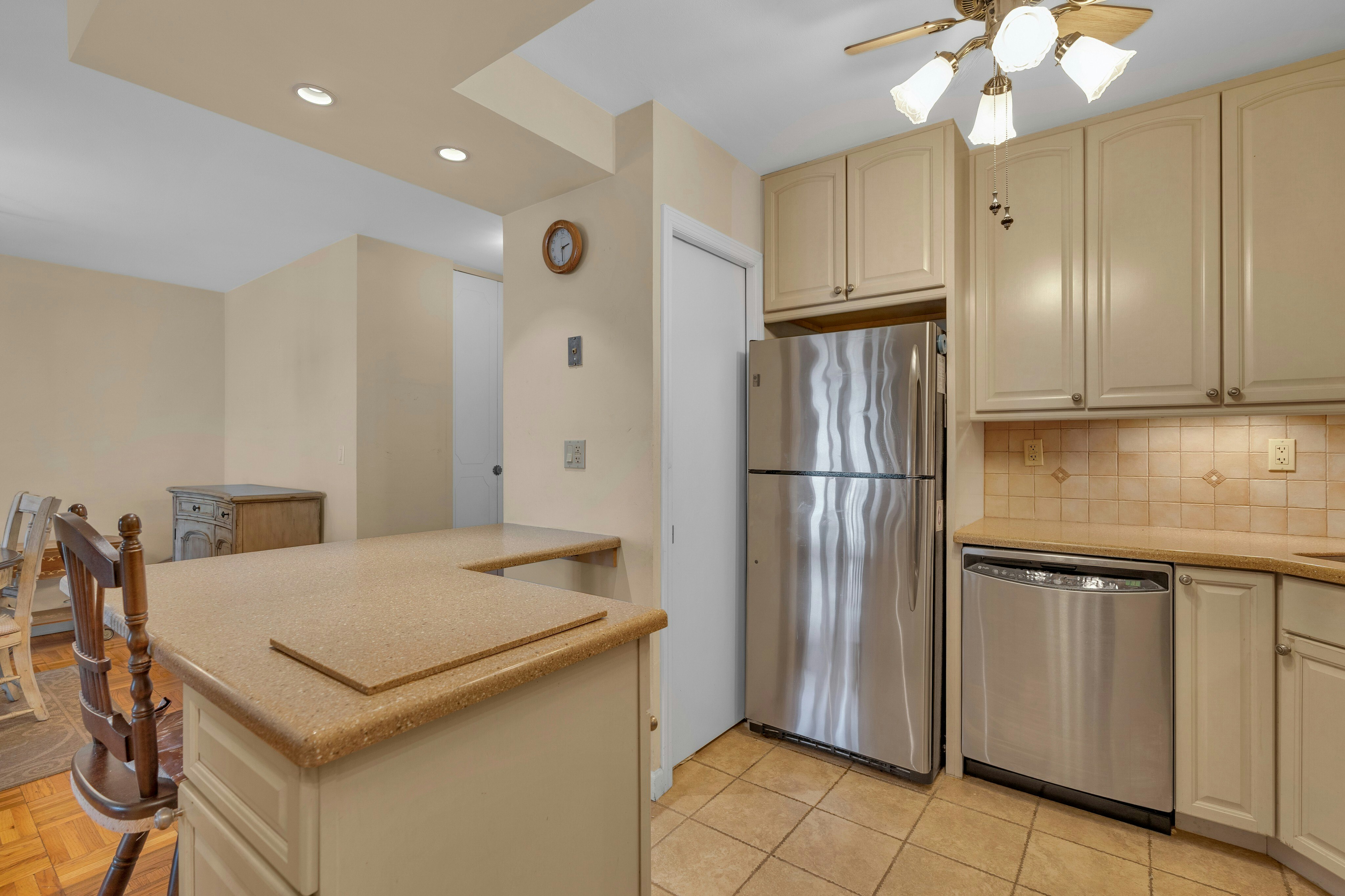 2000 Linwood Avenue #16T 