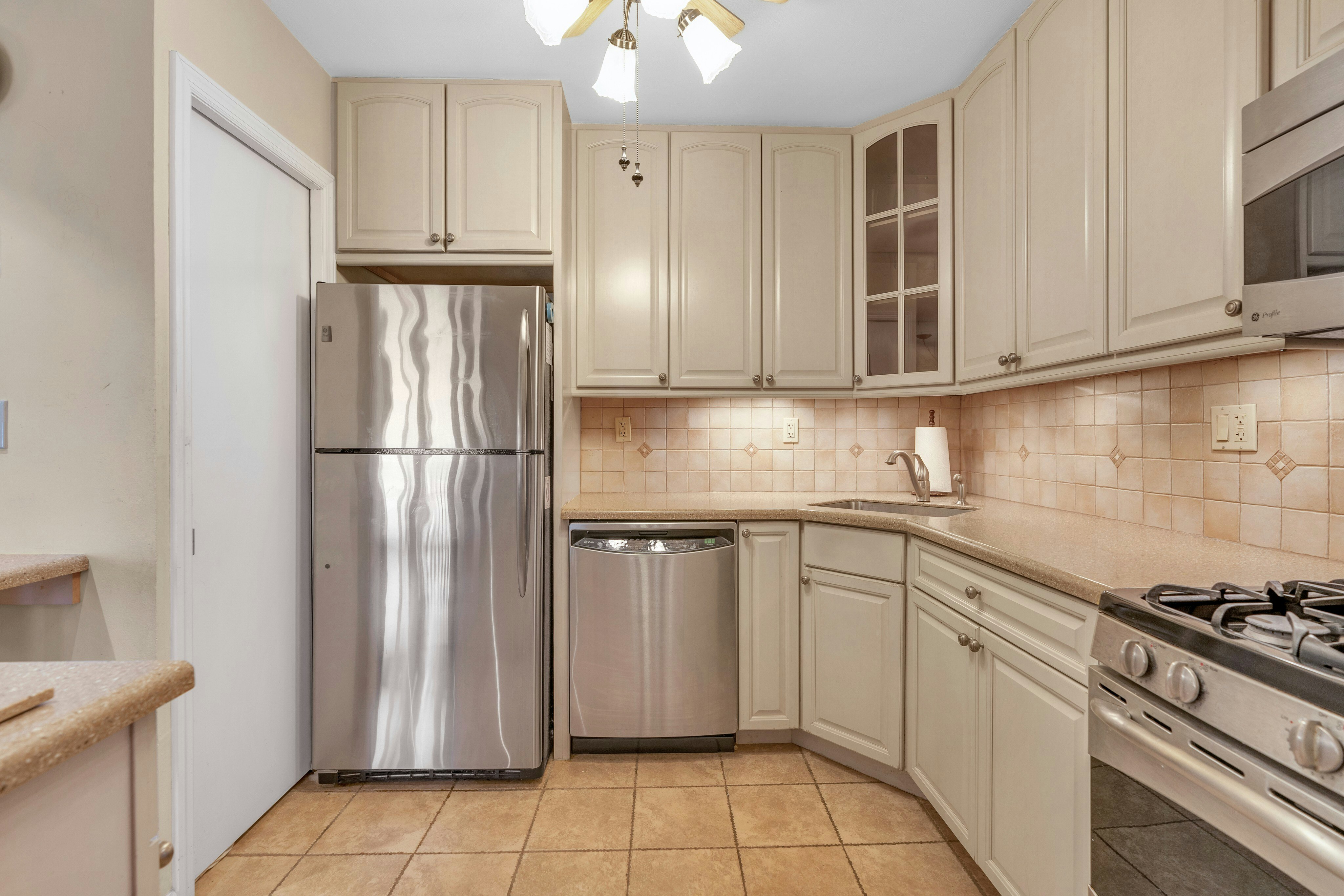 2000 Linwood Avenue #16T 