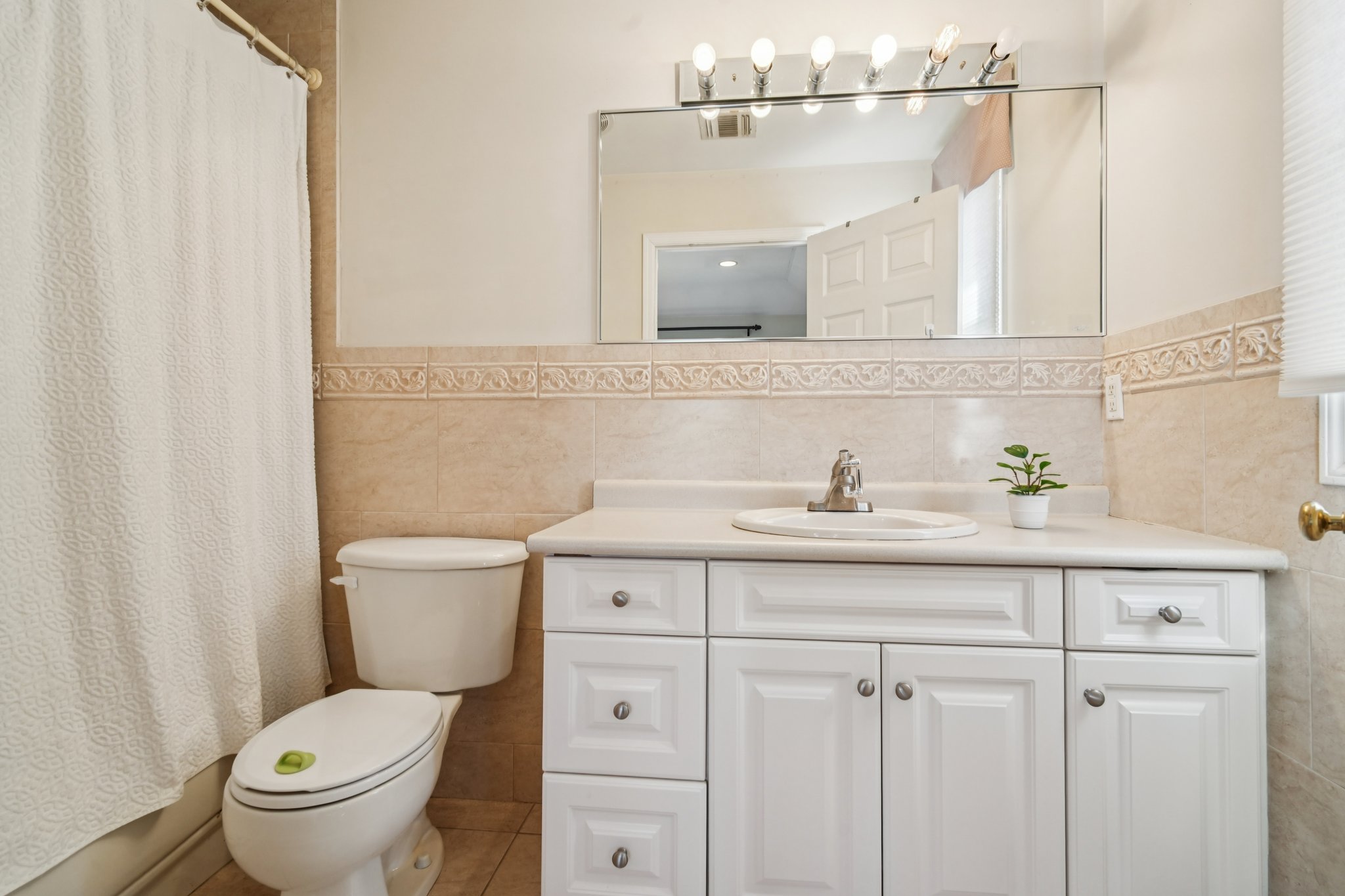 1561 Anderson Avenue 