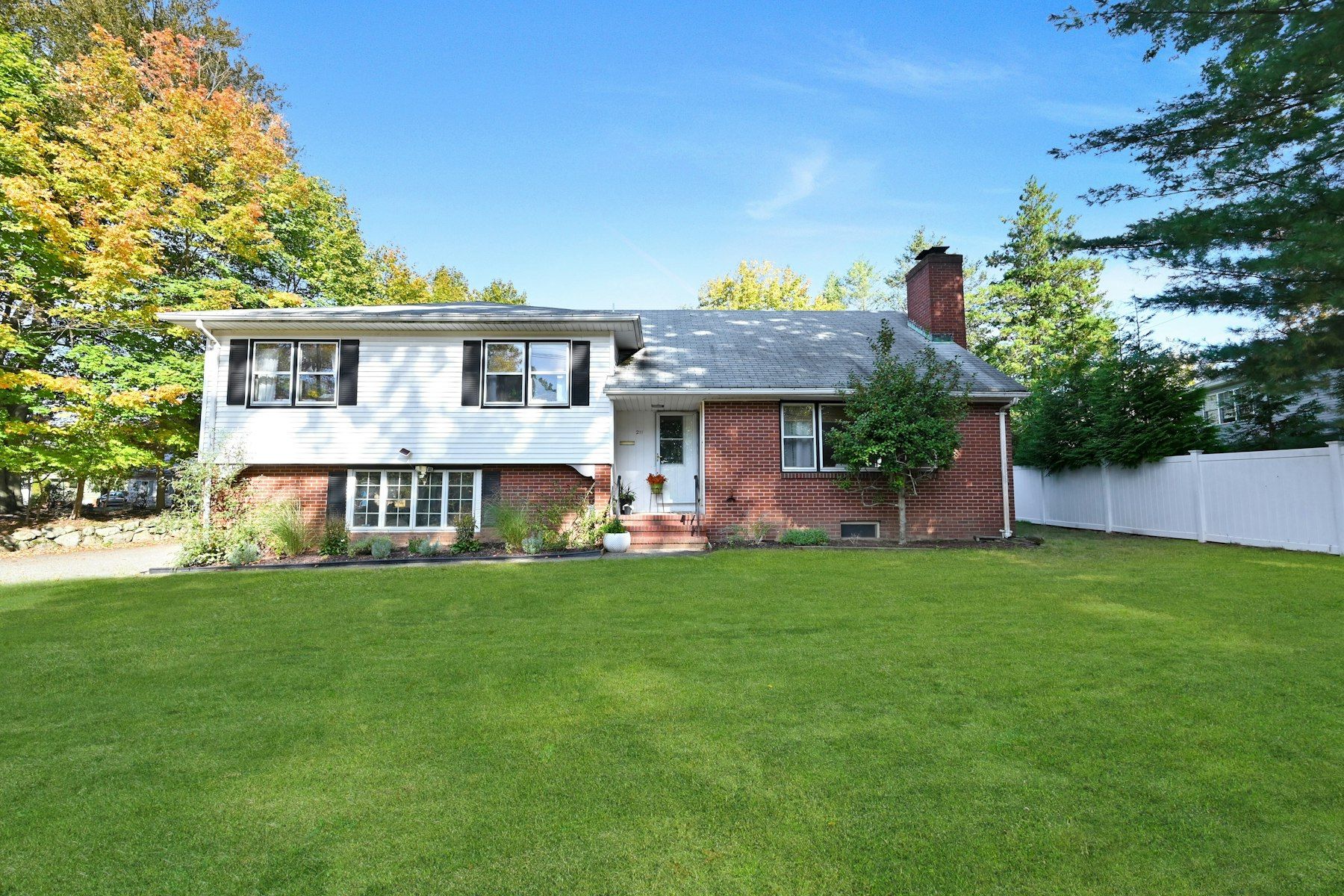 211 Airmount Rd 
