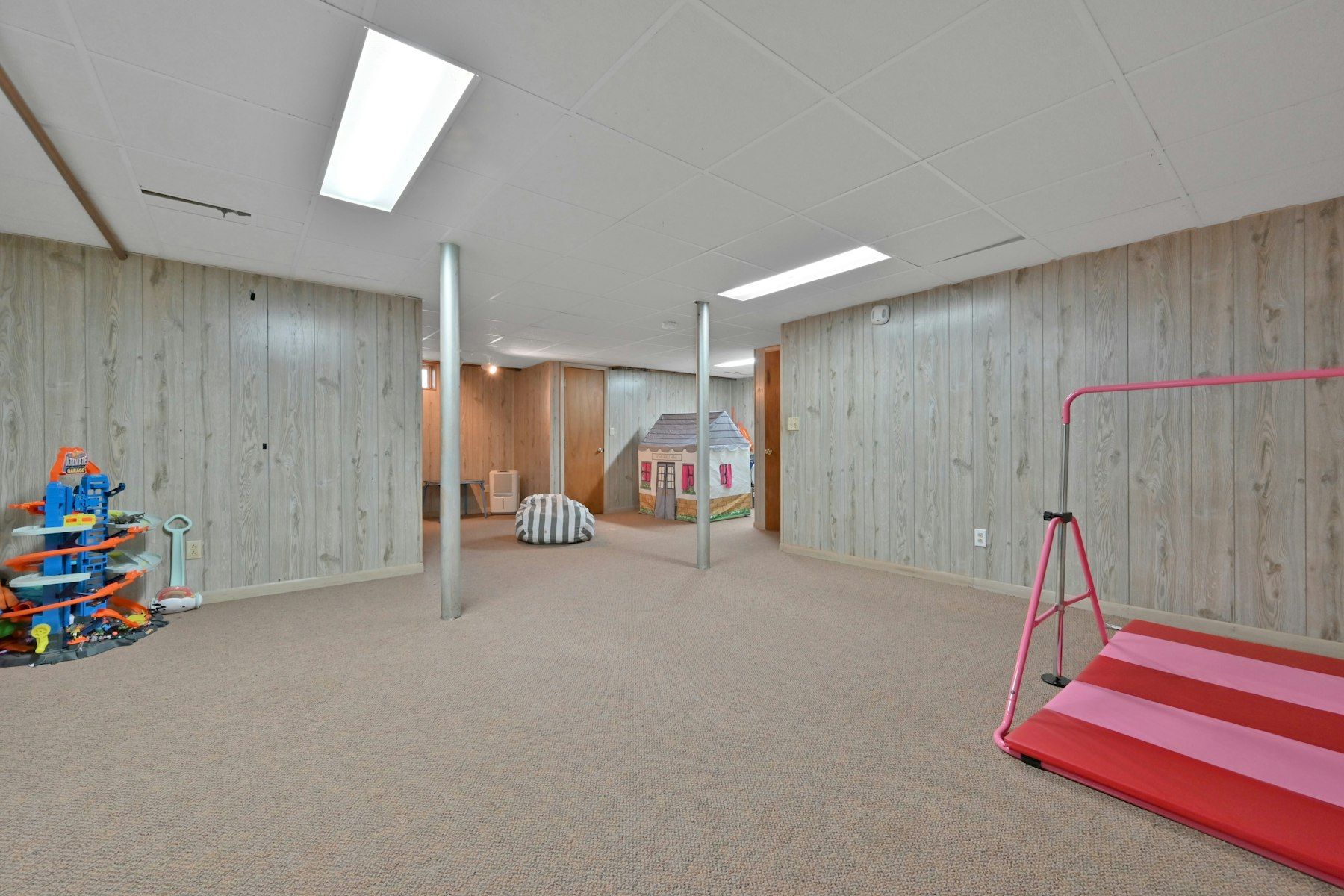 211 Airmount Rd 