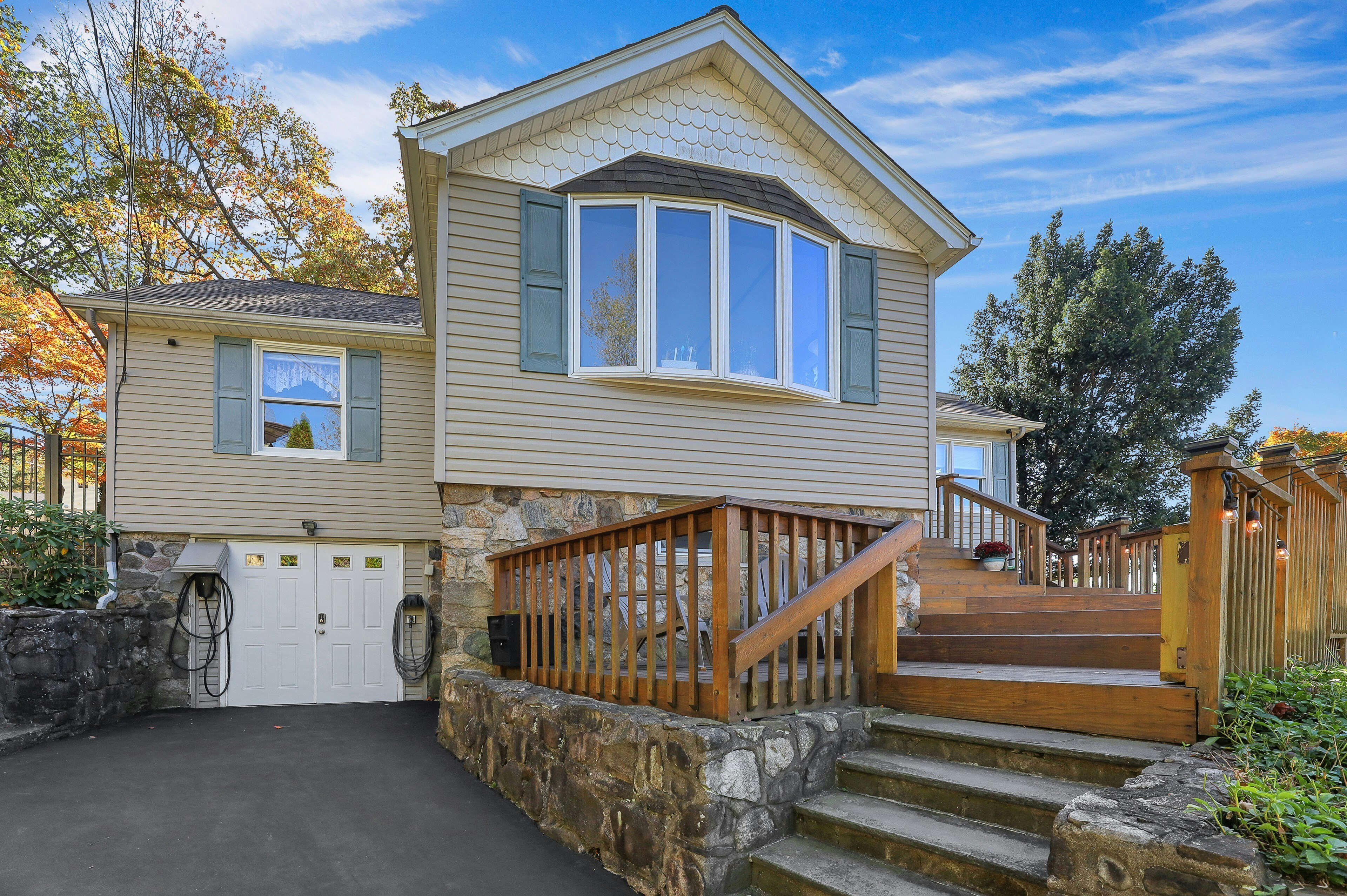 71 Lake Trail East 