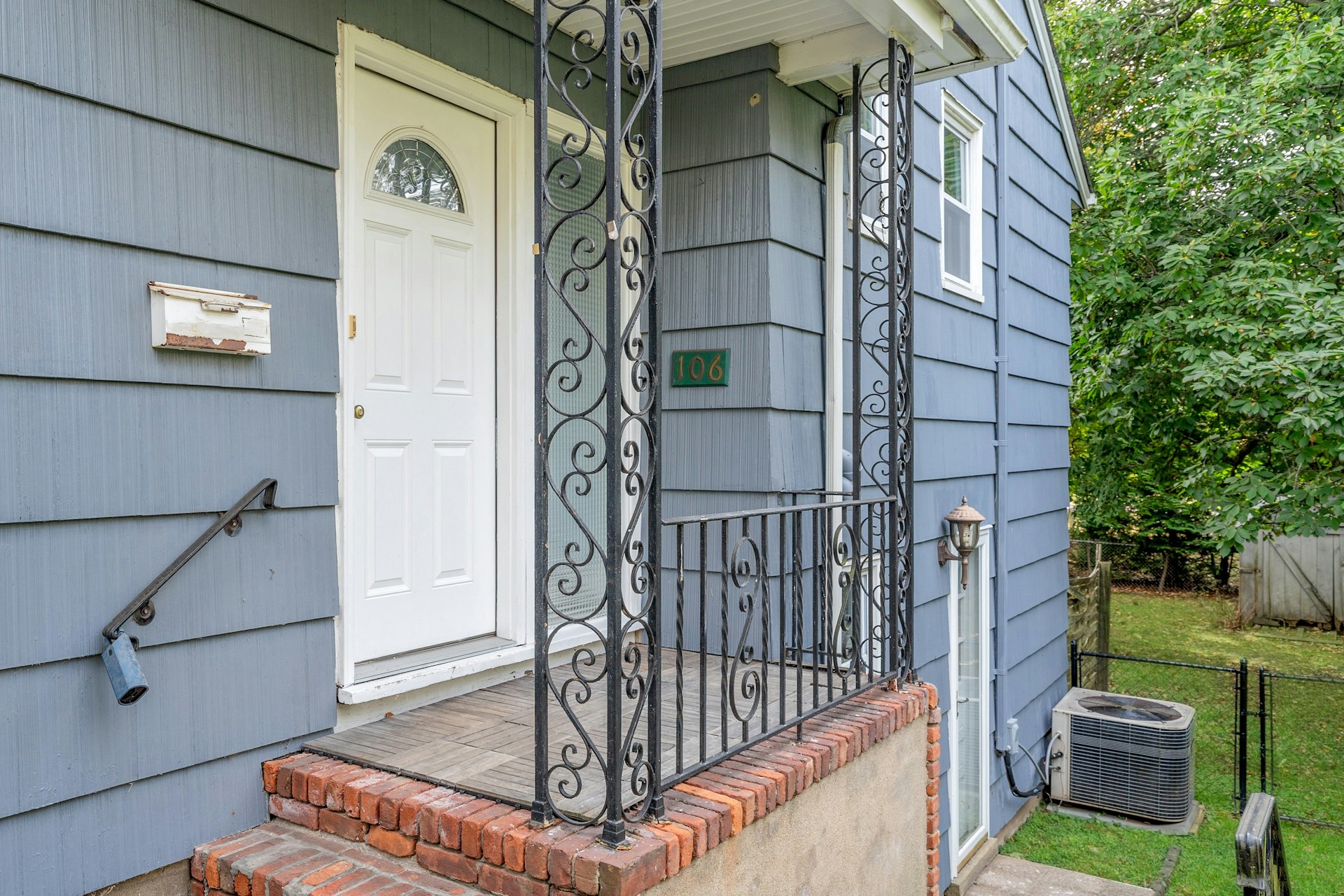 106 Hillside Ave 