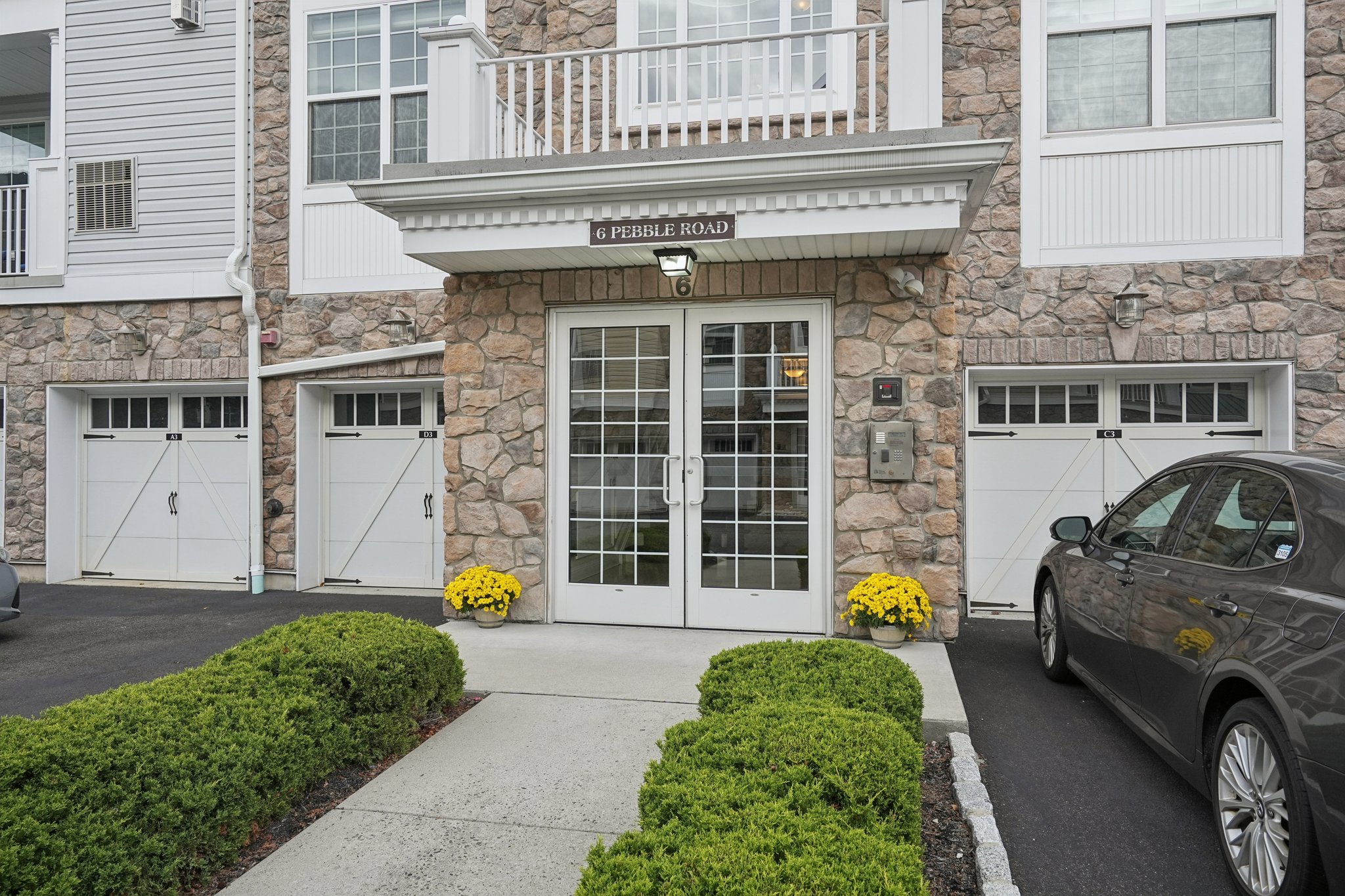 6 Pebble Road 
