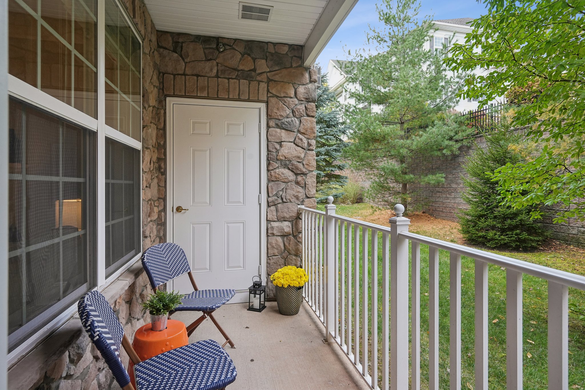 6 Pebble Road 