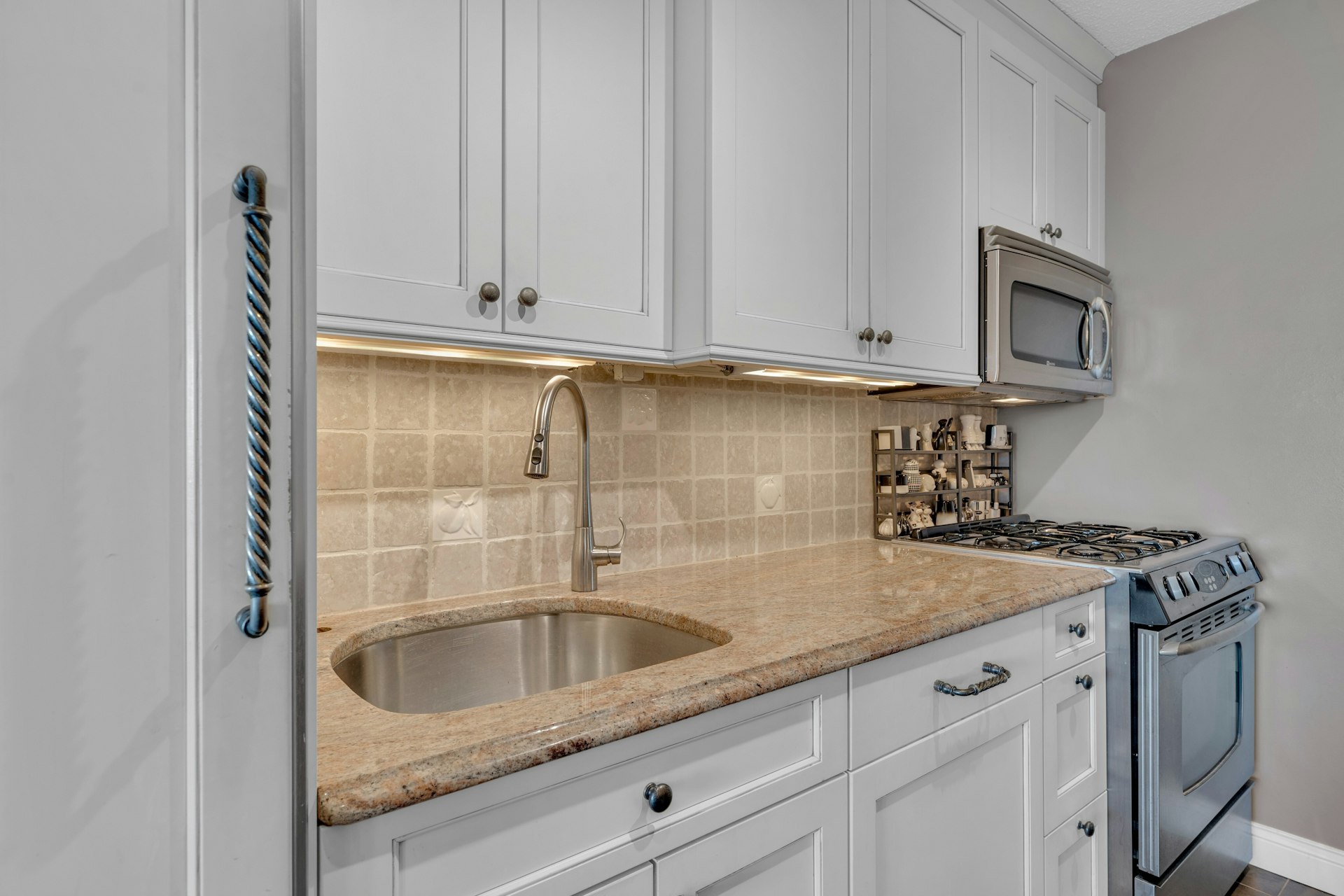 1600 Parker Avenue #16D 