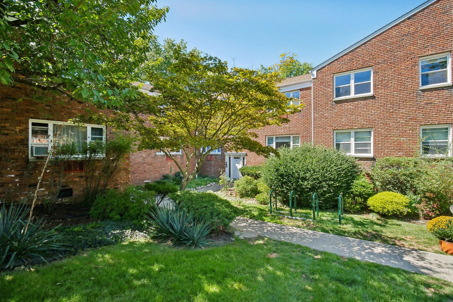 300 Claremont Avenue, C6 