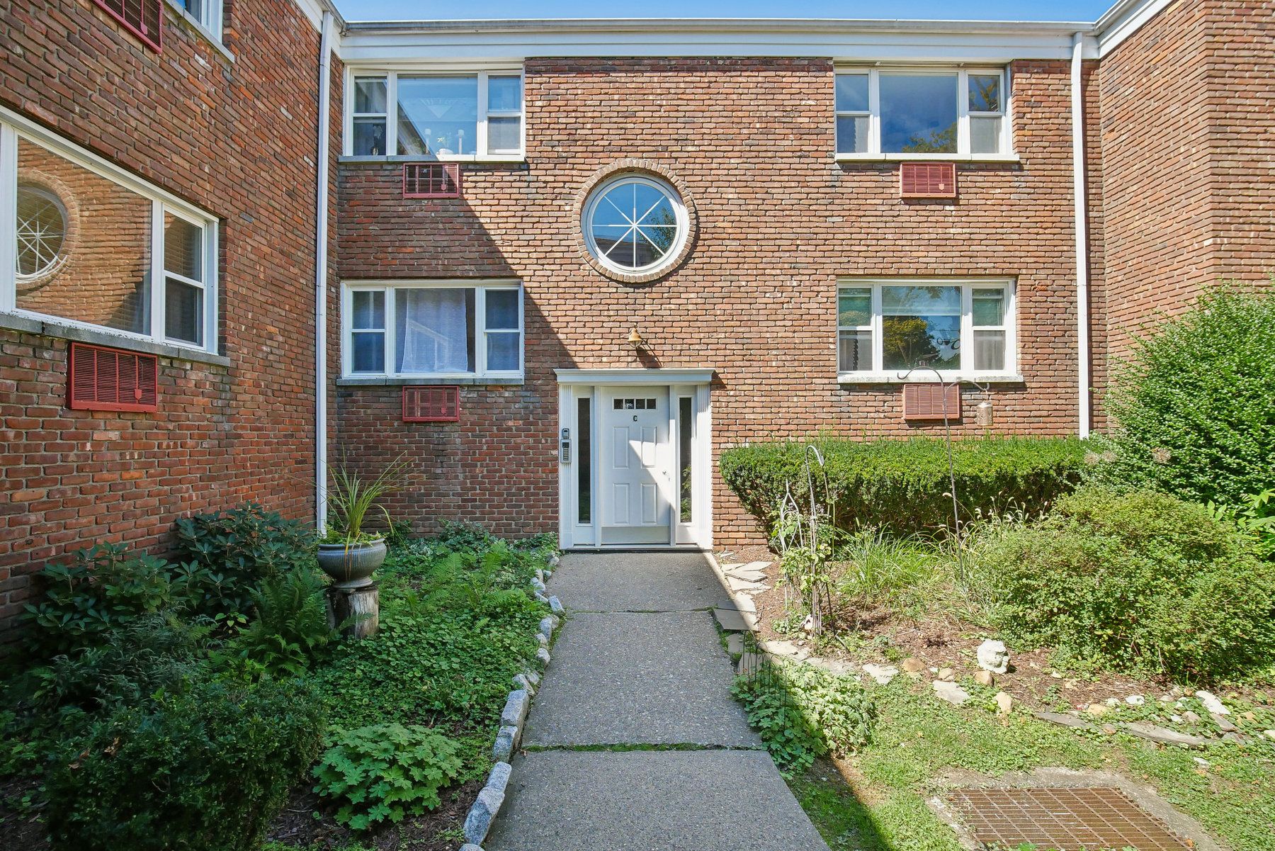 300 Claremont Avenue, C6 