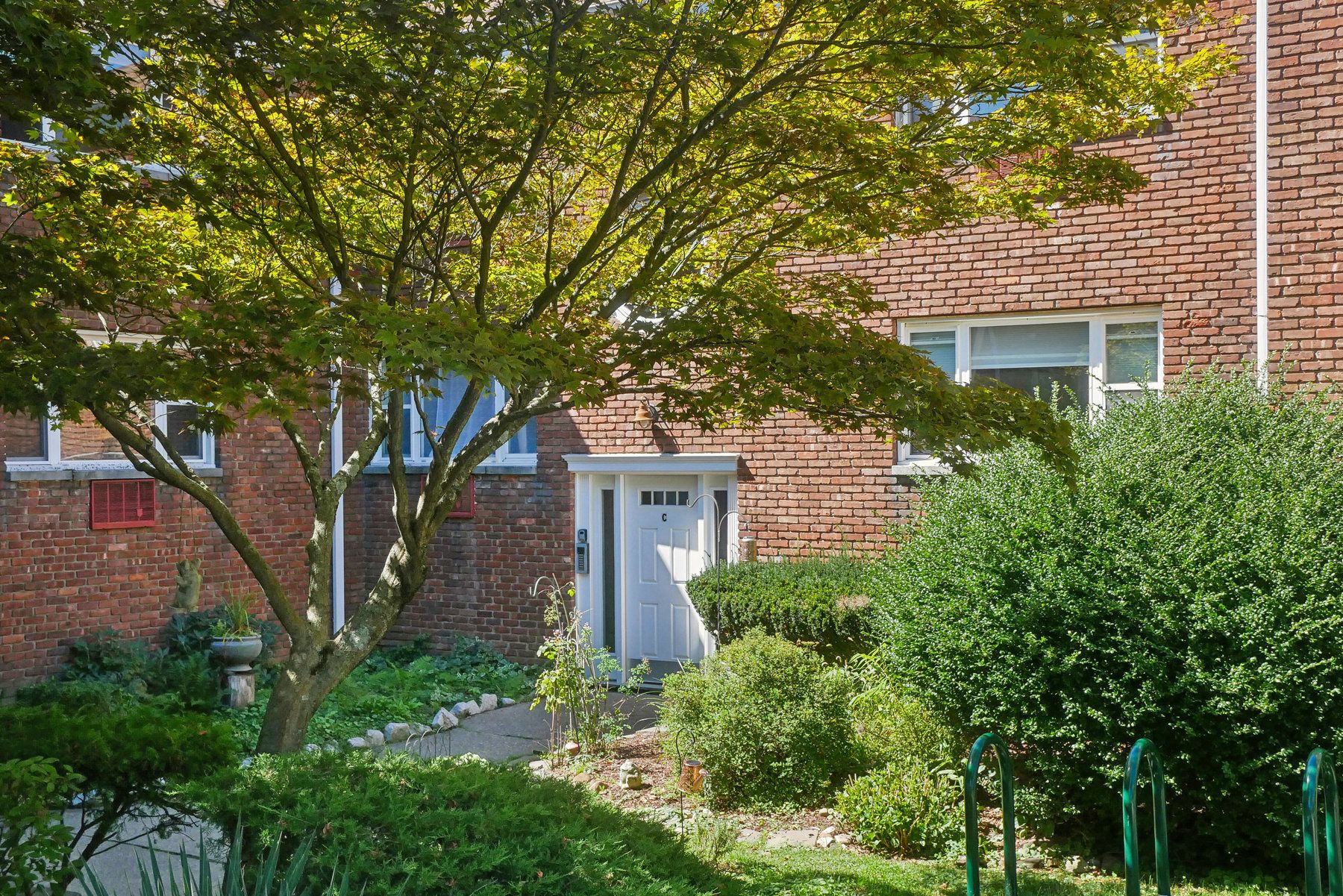 300 Claremont Avenue, C6 