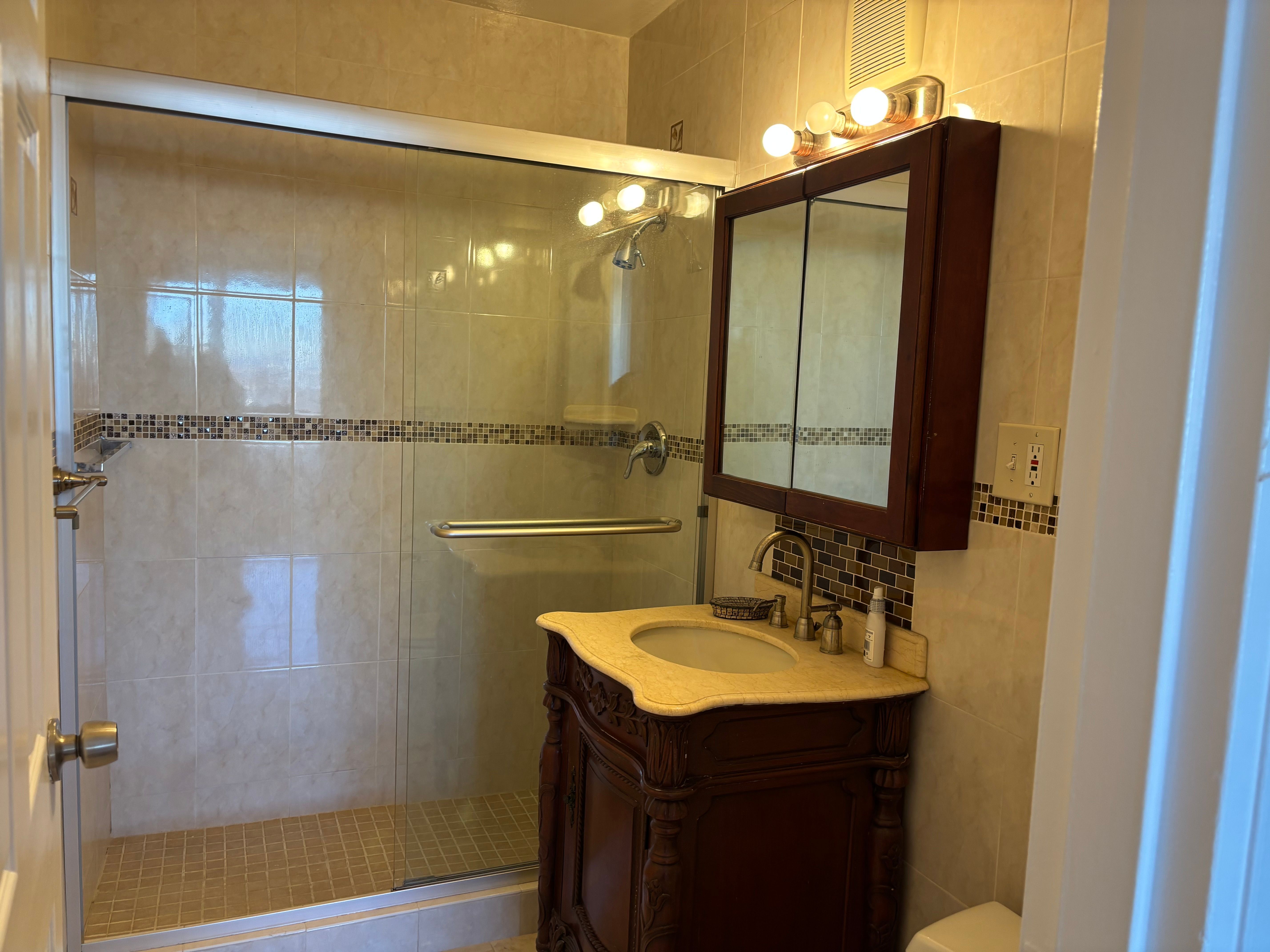 2000 Linwood Unit# 14Y