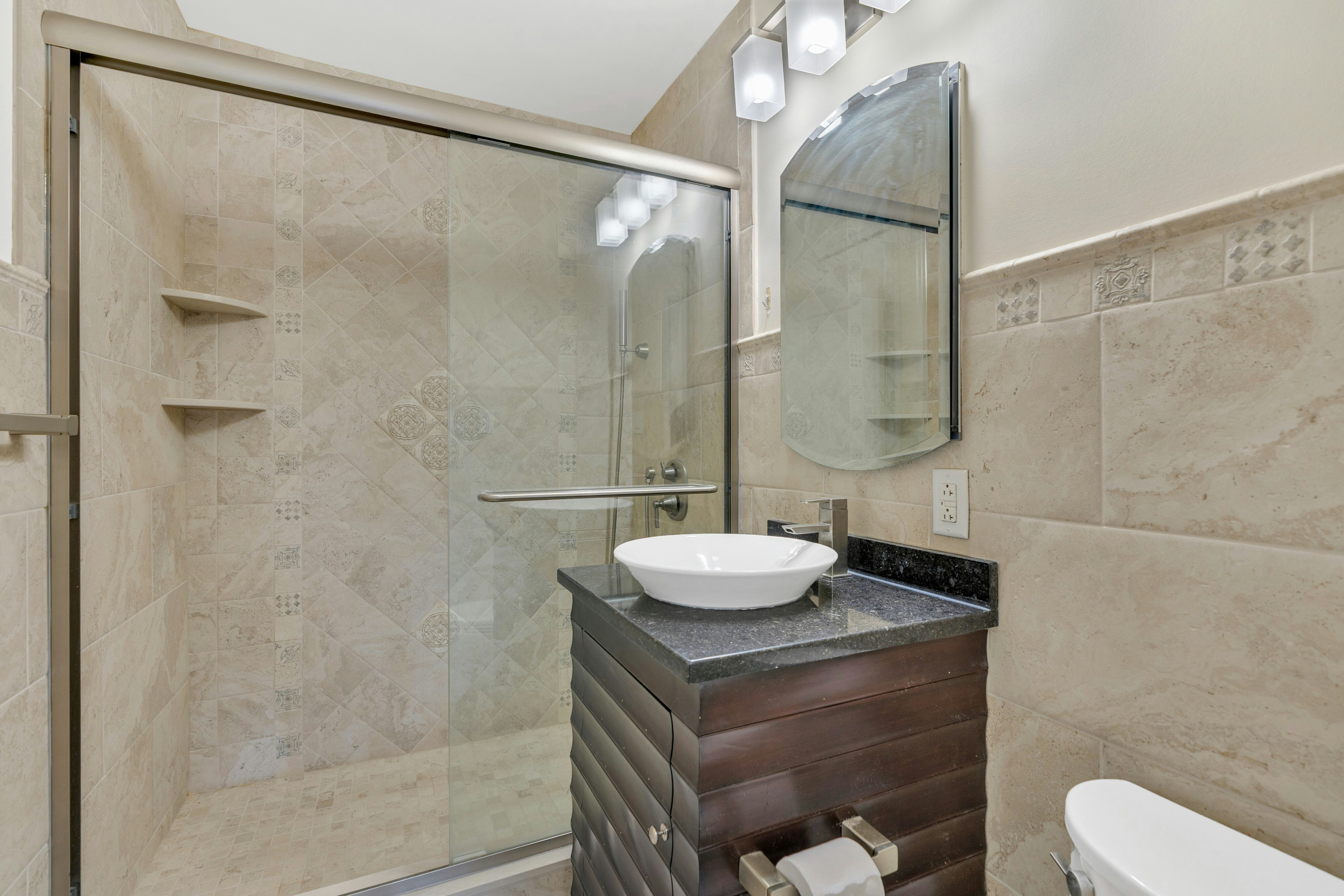 2000 Linwood Avenue #22R 