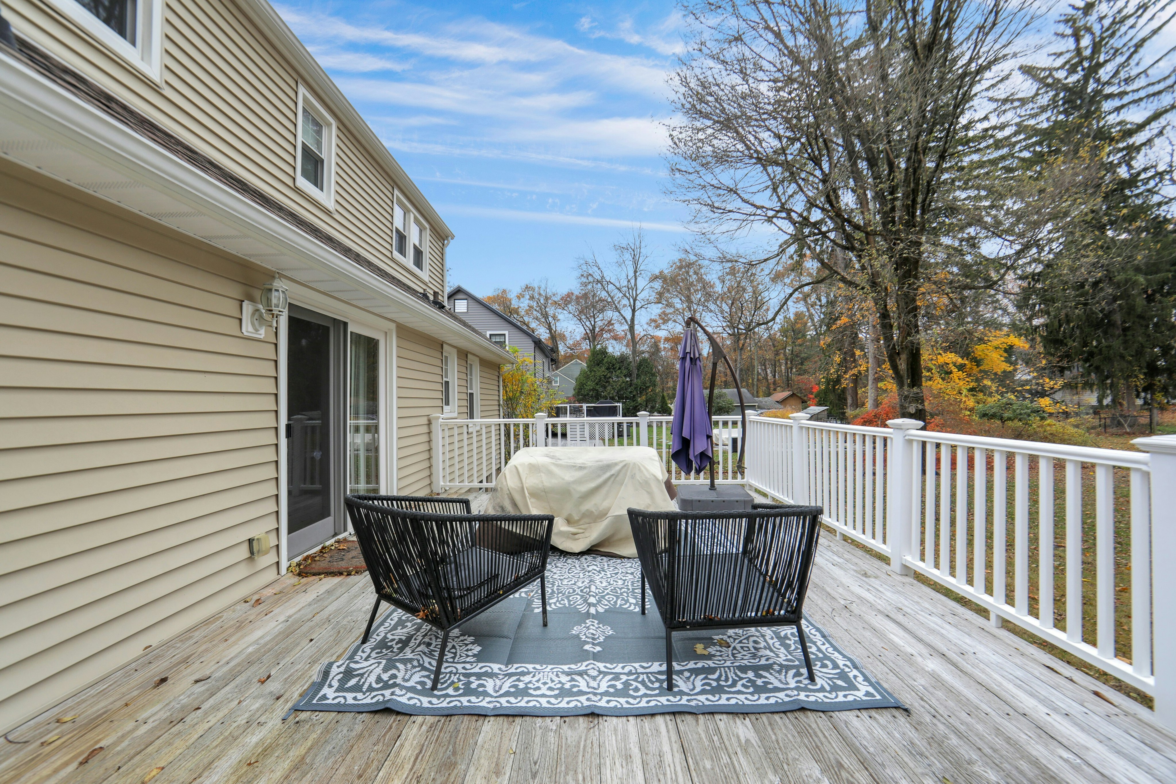916 Colonial Road 