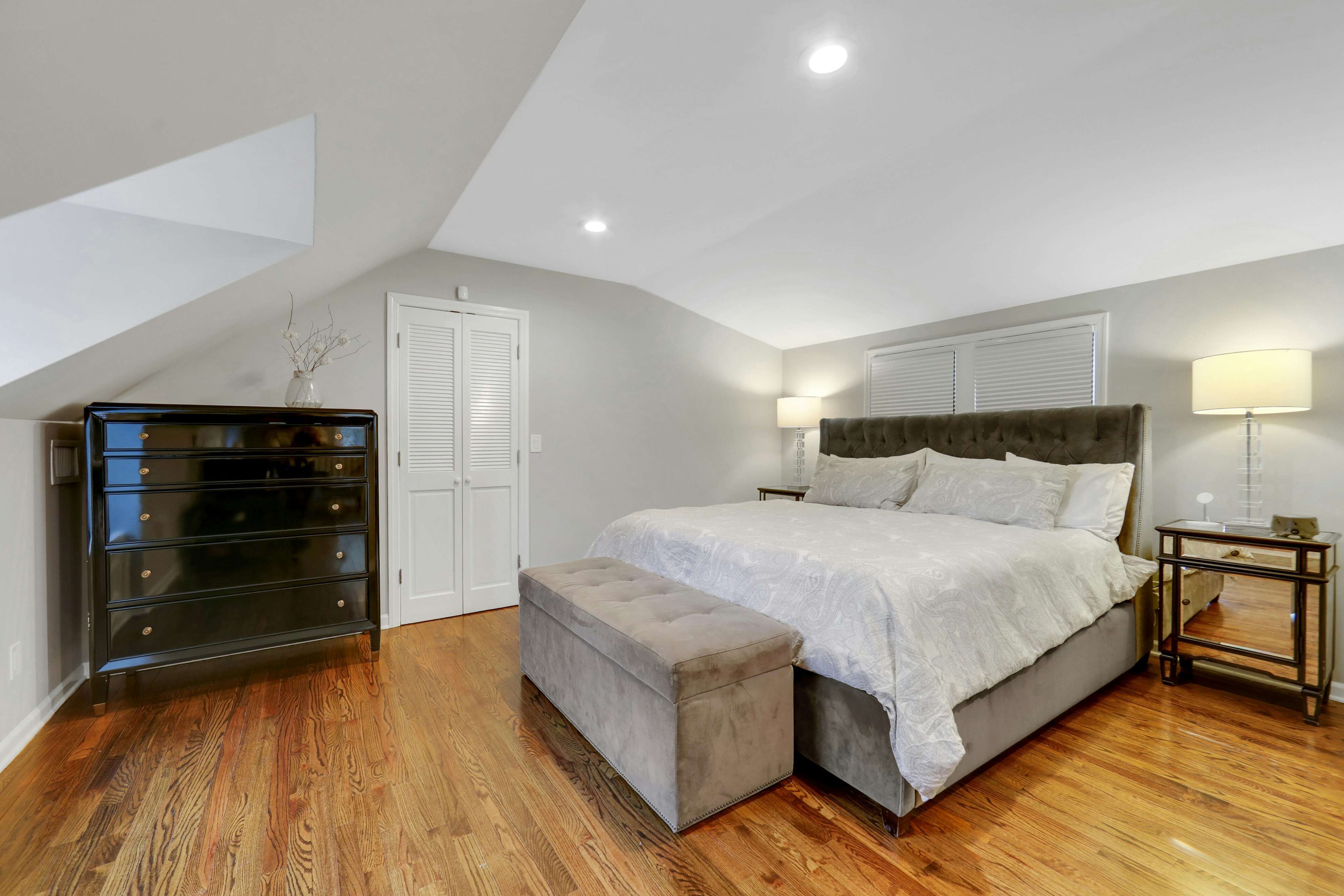 916 Colonial Road 