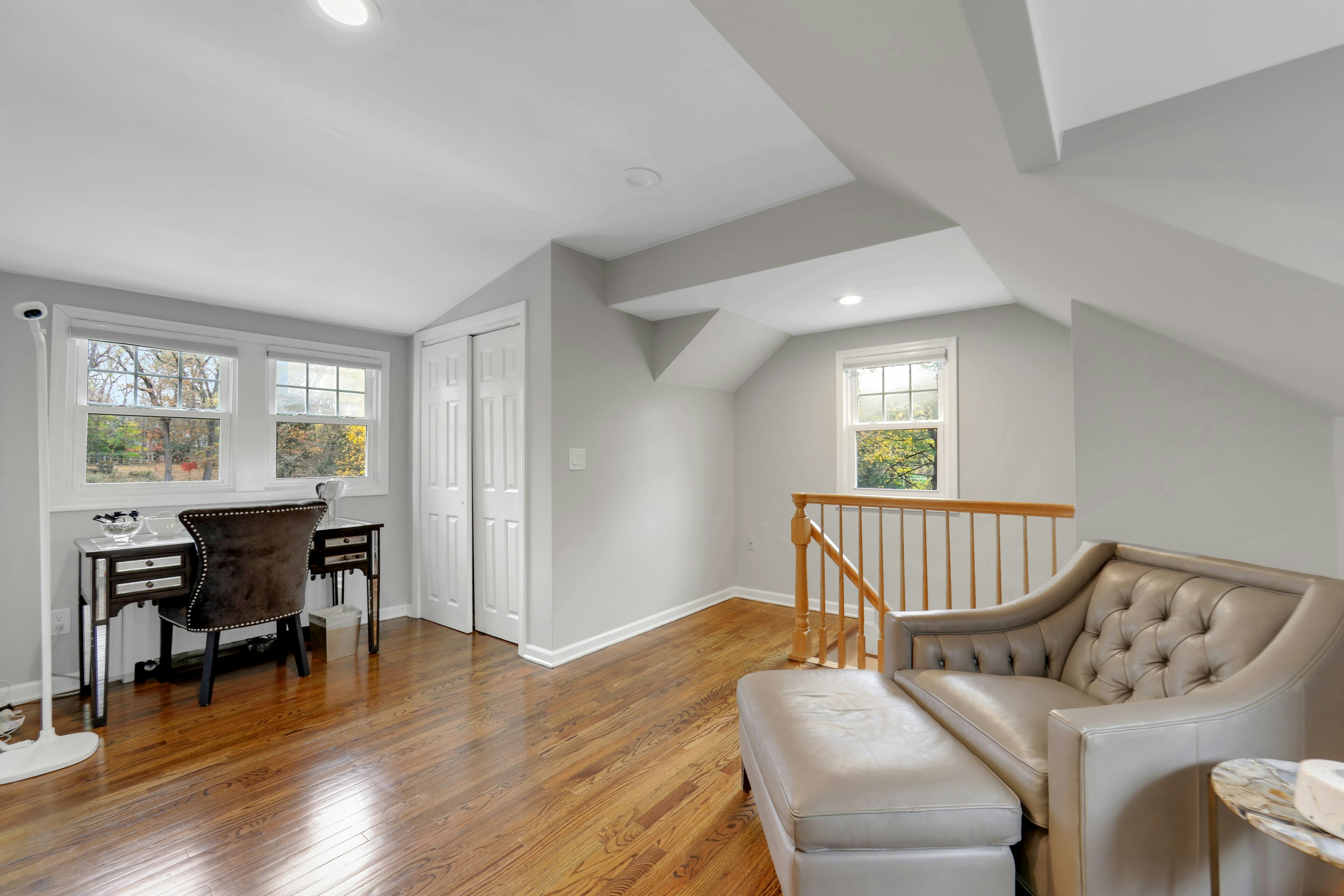916 Colonial Road 