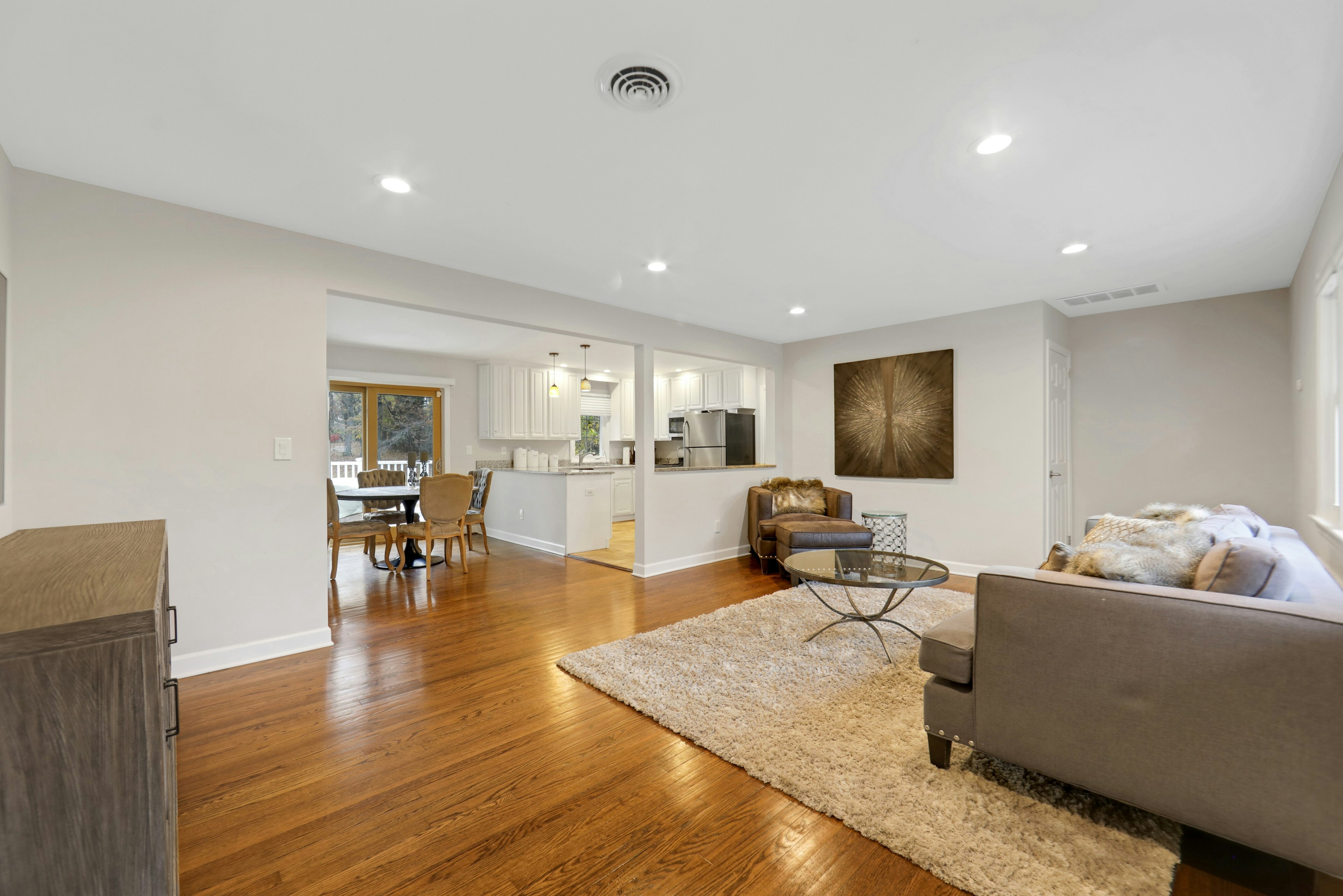 916 Colonial Road 