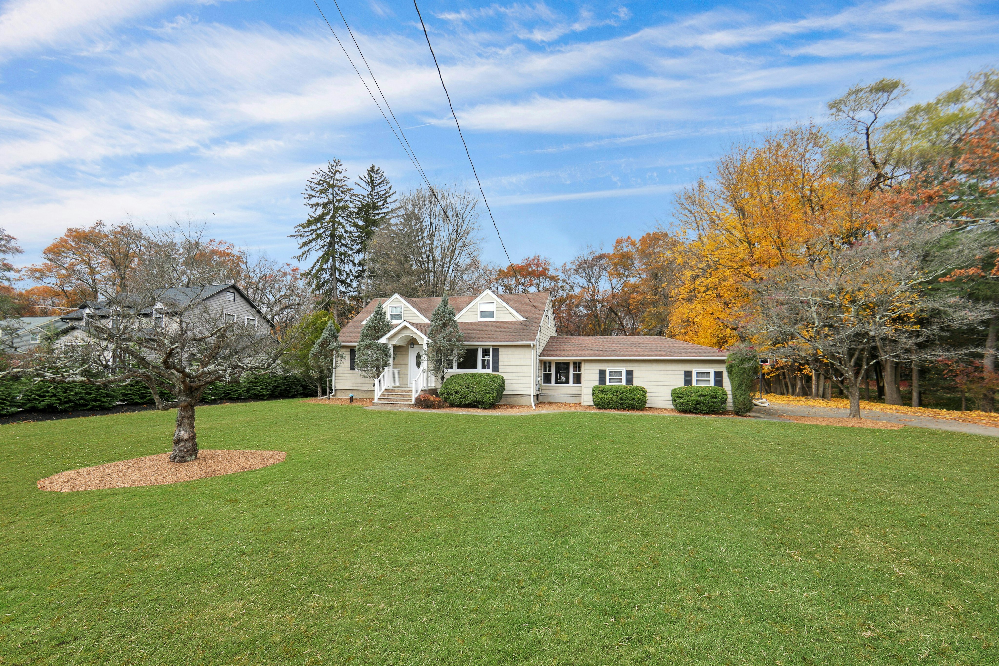 916 Colonial Road 