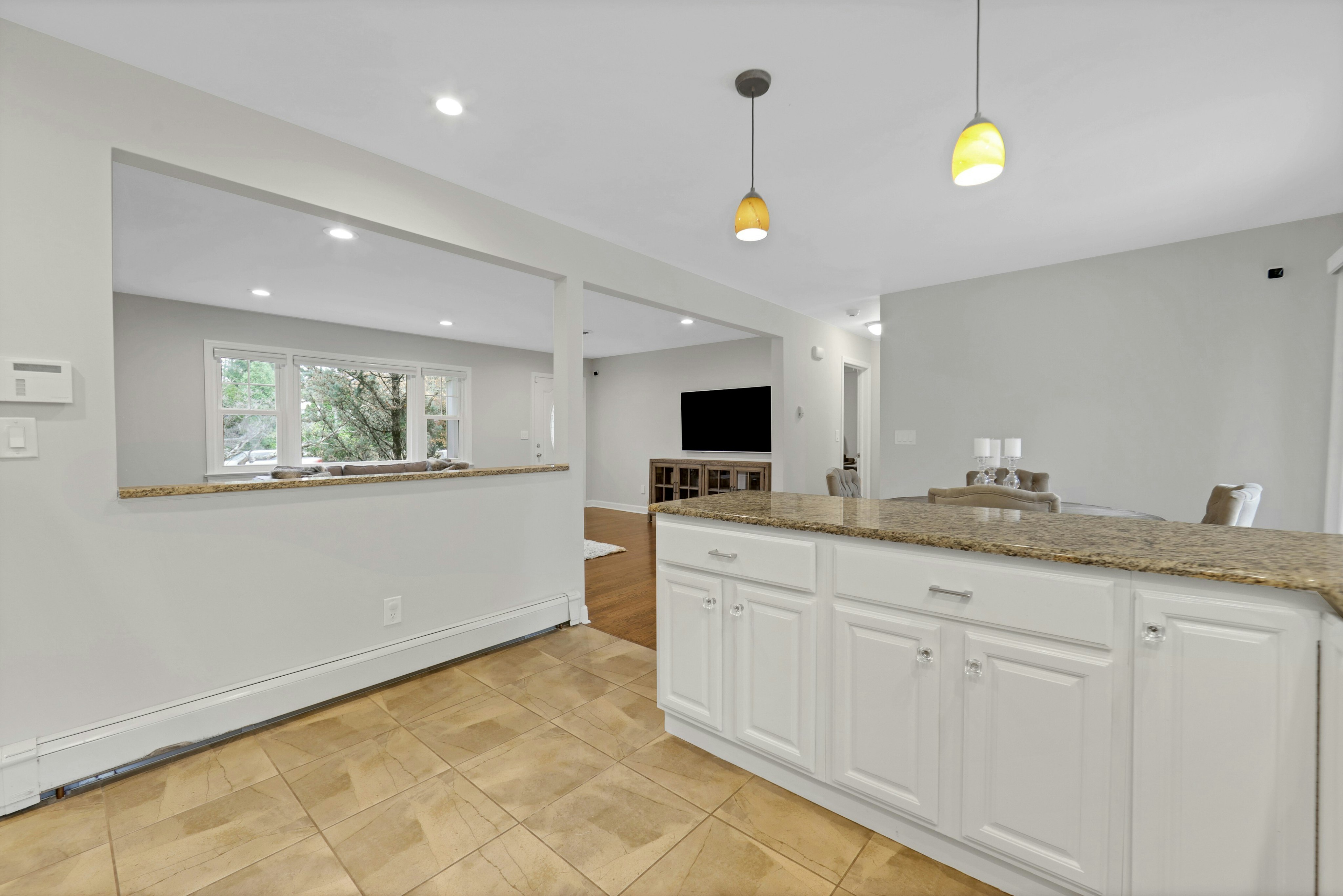916 Colonial Road 
