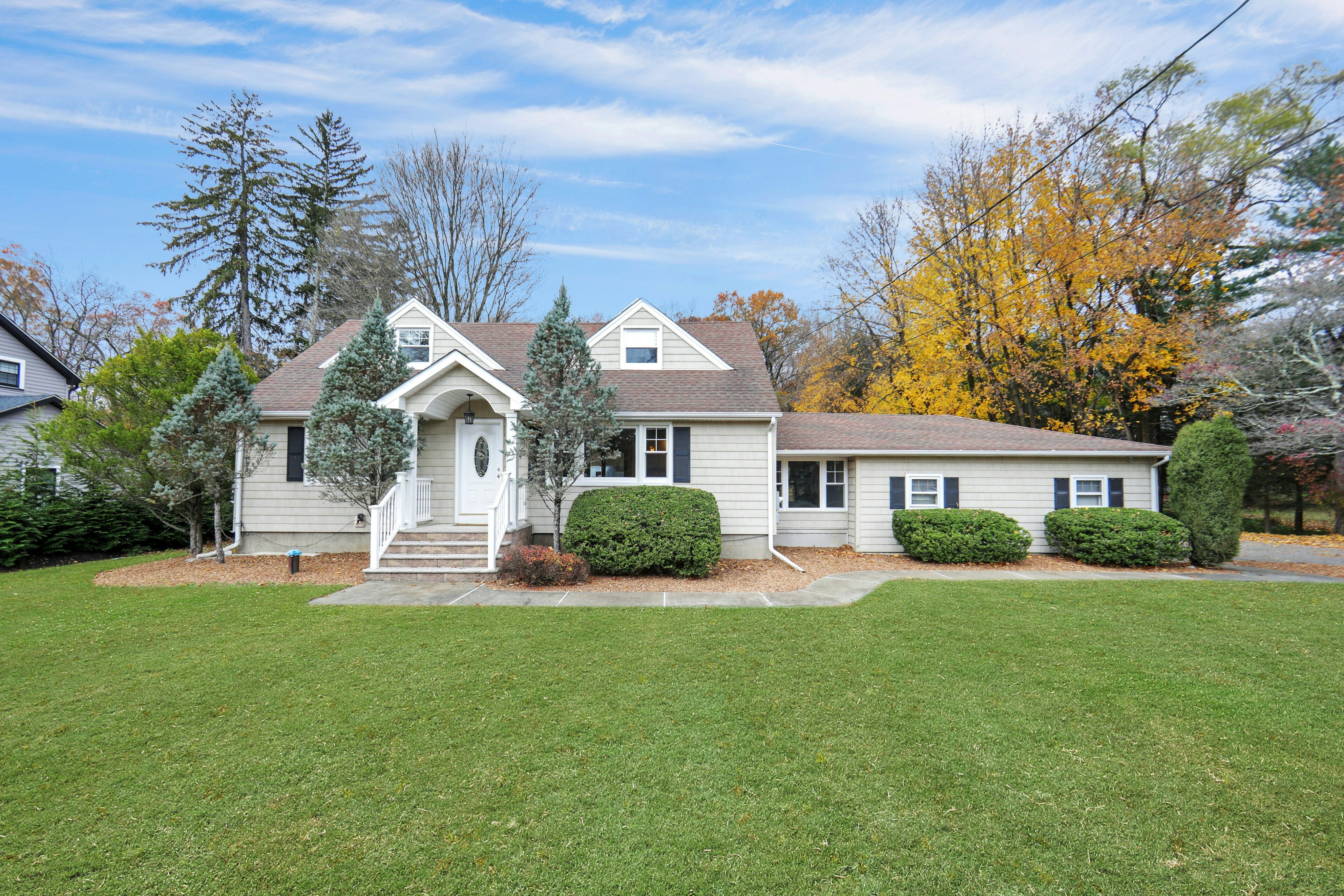 916 Colonial Road 