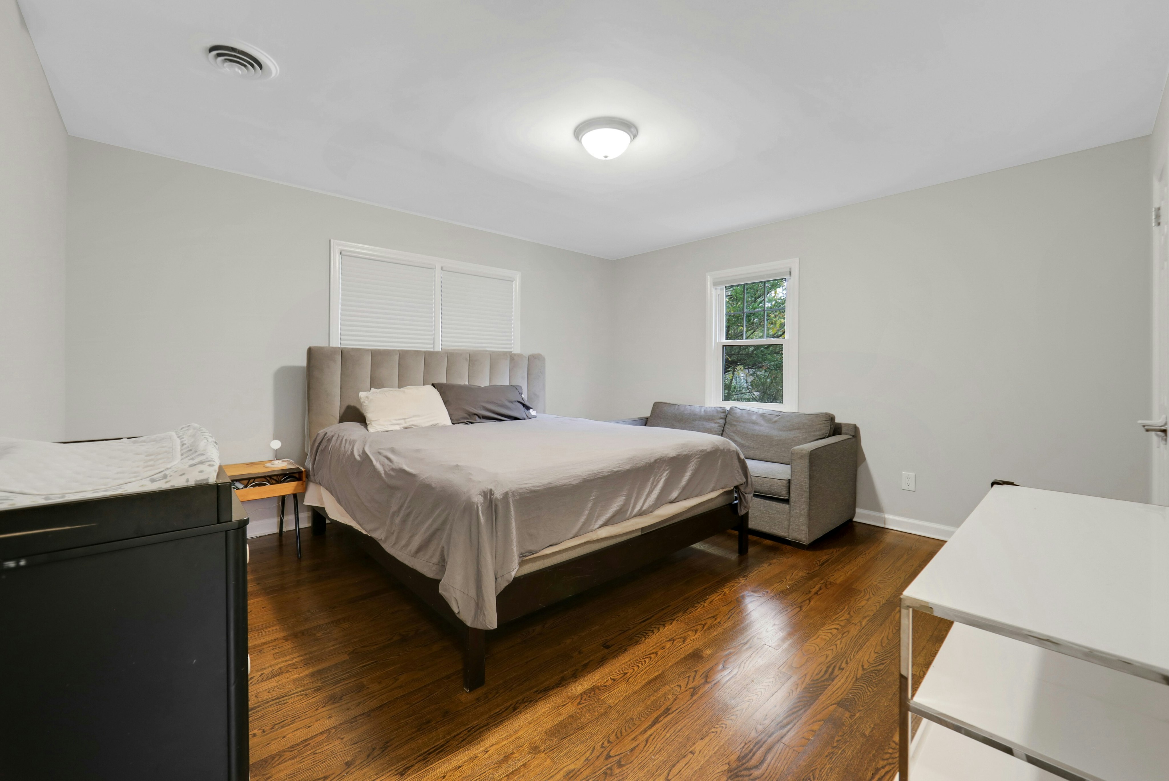 916 Colonial Road 