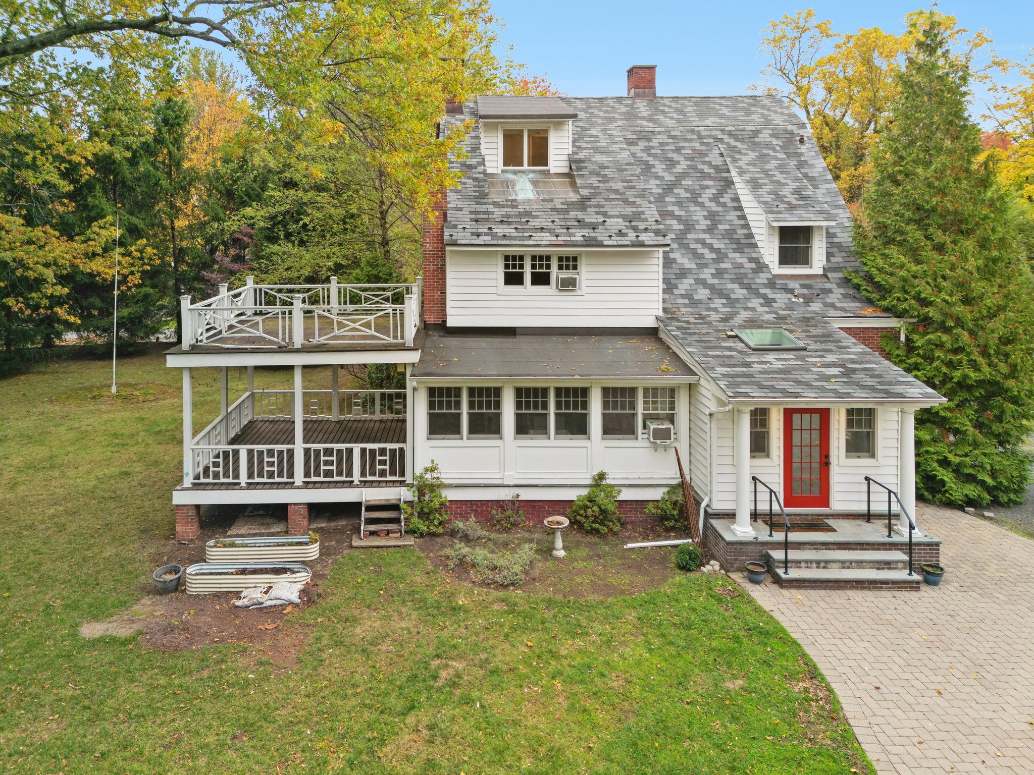 390 Harland Avenue 