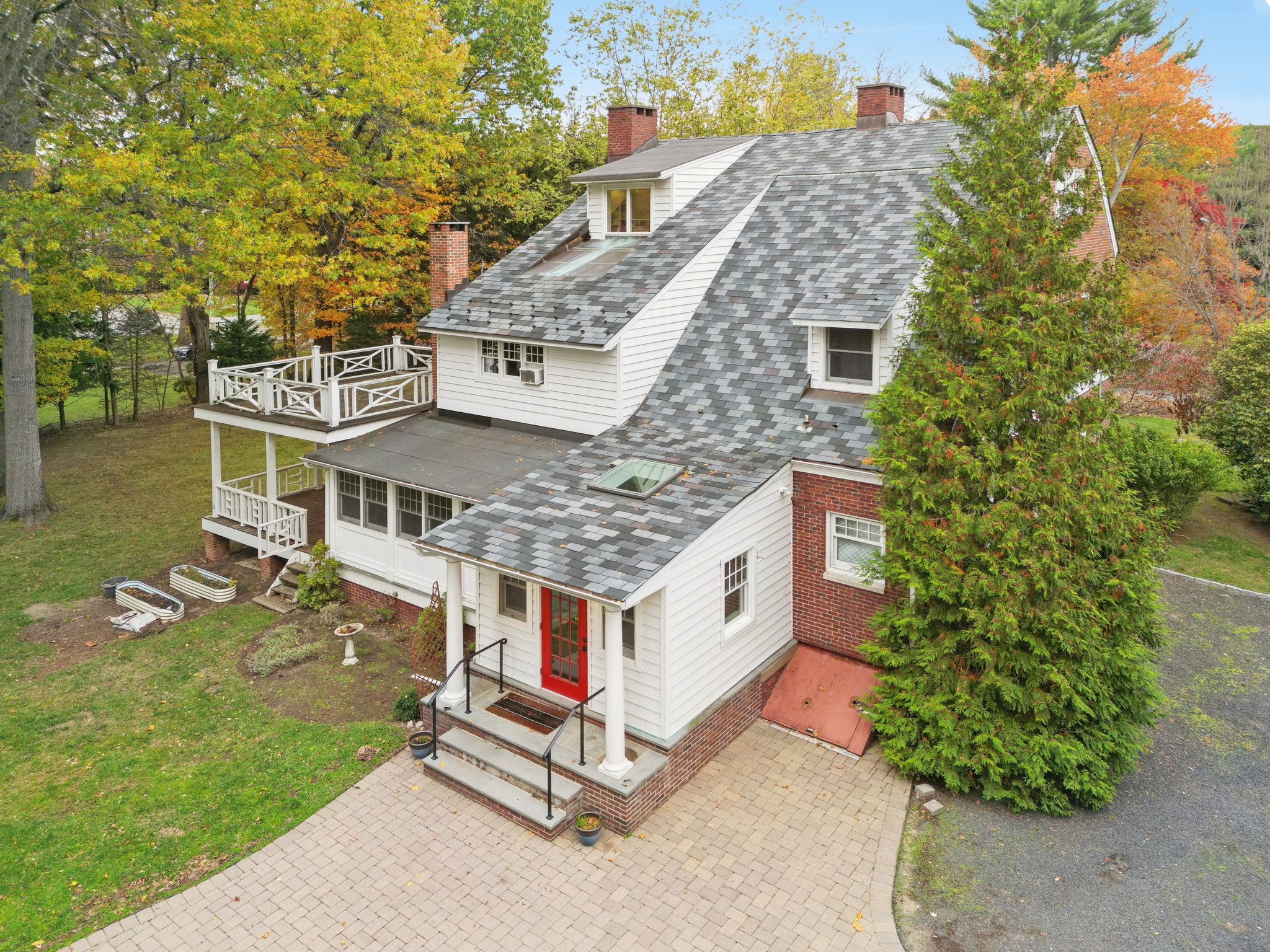 390 Harland Avenue 