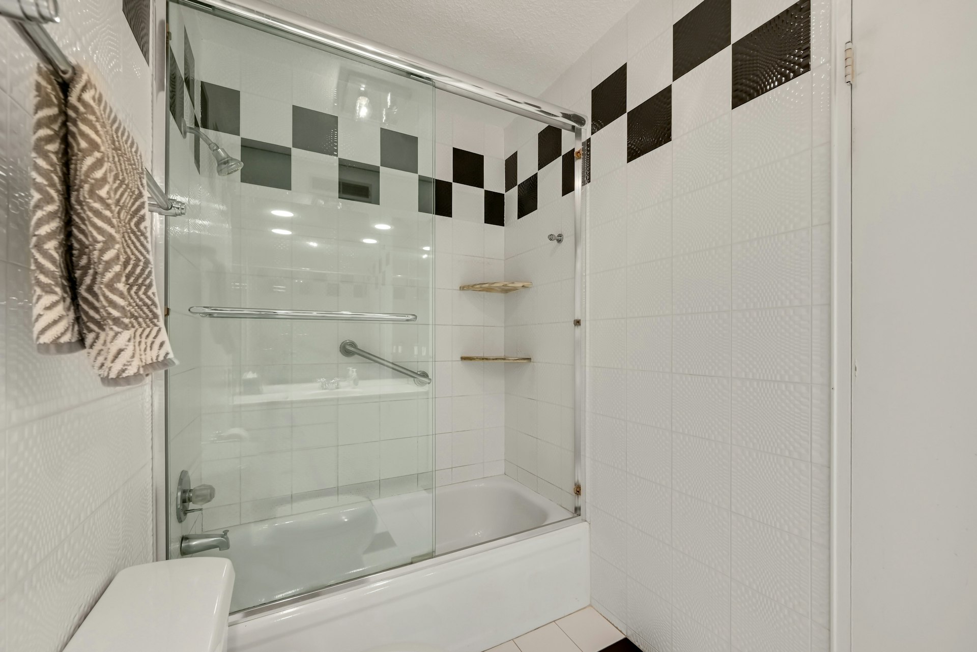 300 Winston Drive Unit# C2711