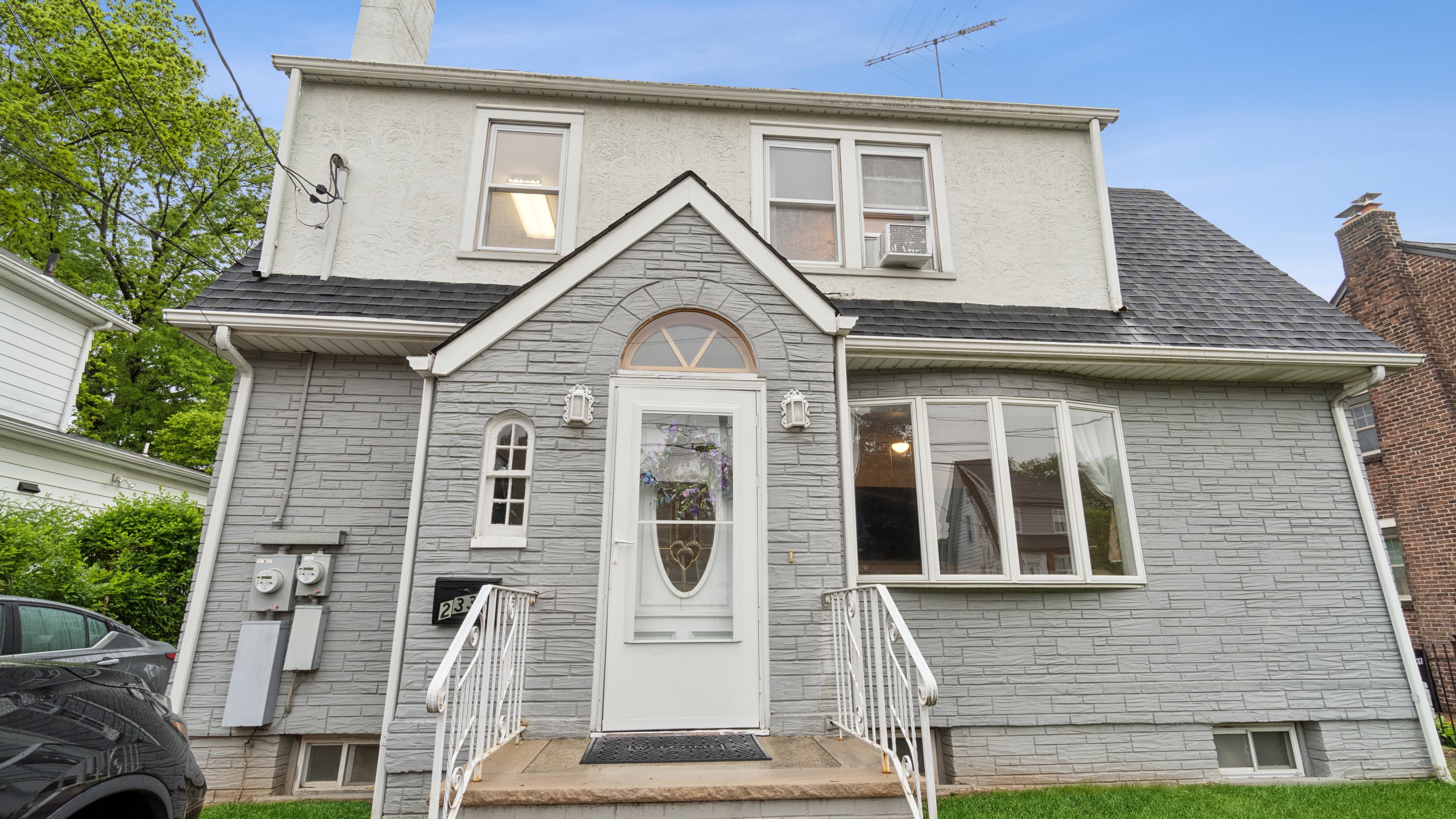233 La Salle Avenue 