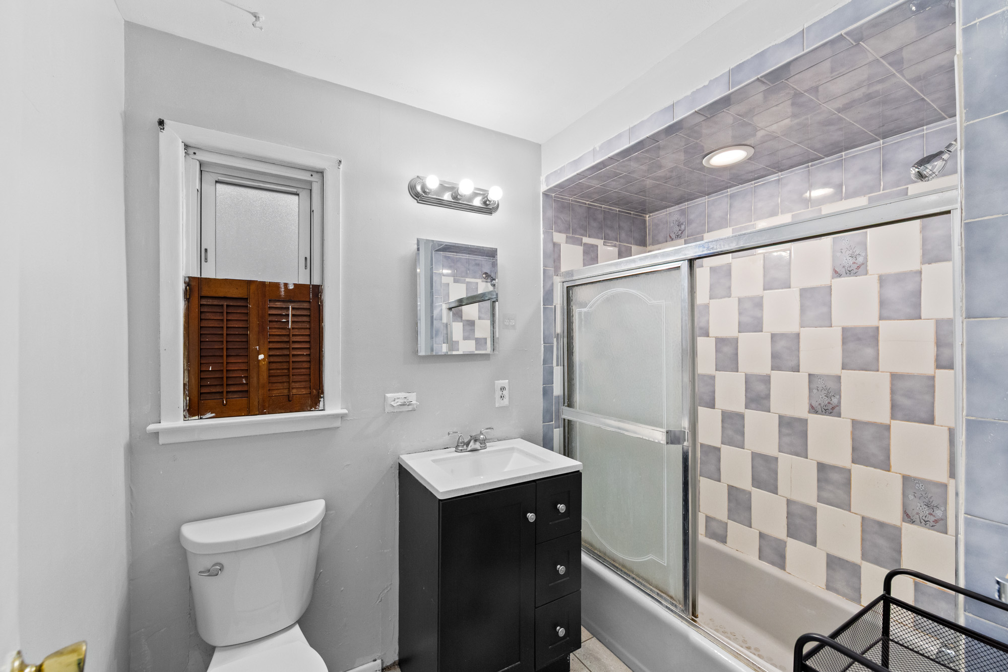 23 Grand Unit# 2nd Floor