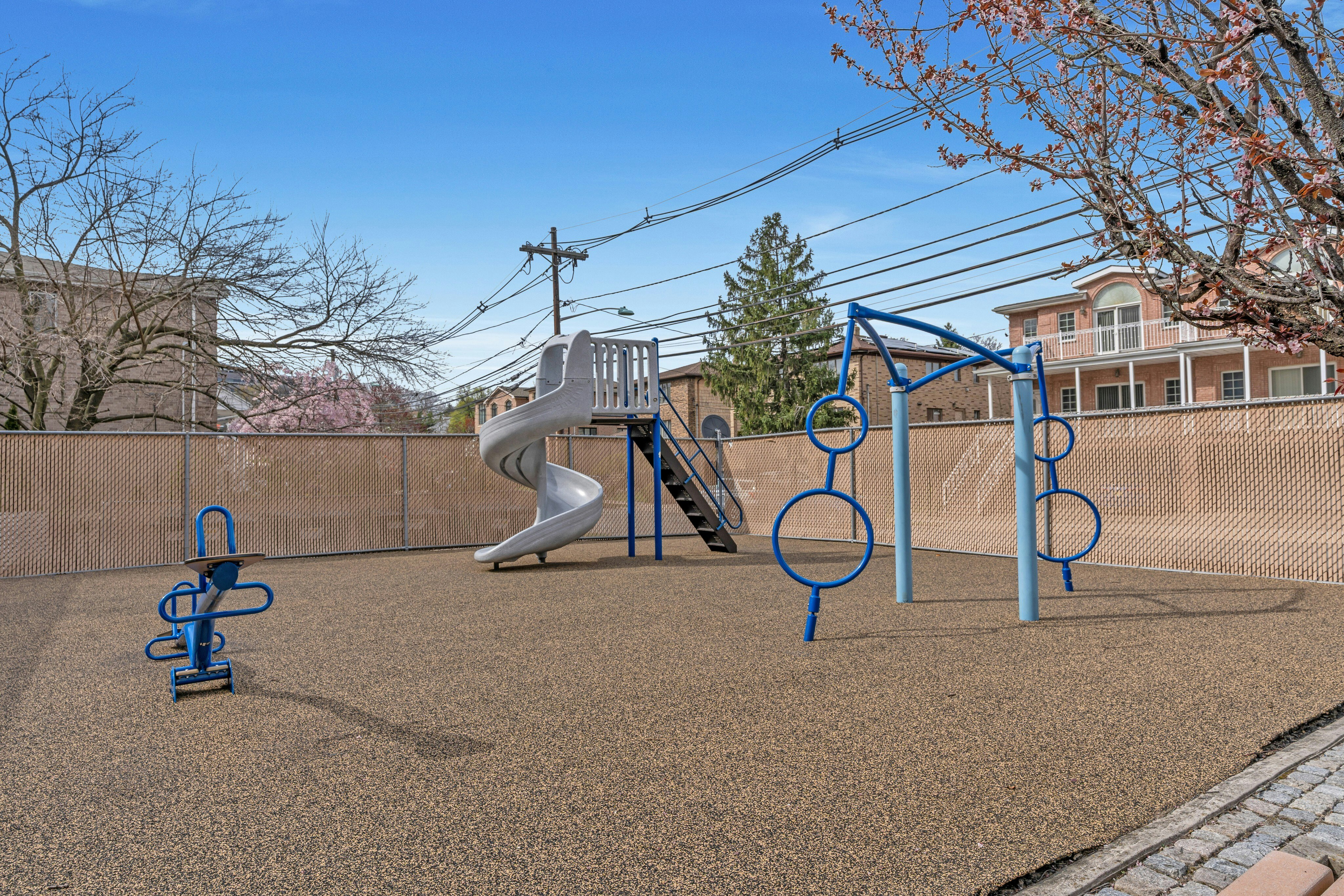 2185 Lemoine Avenue #2C 