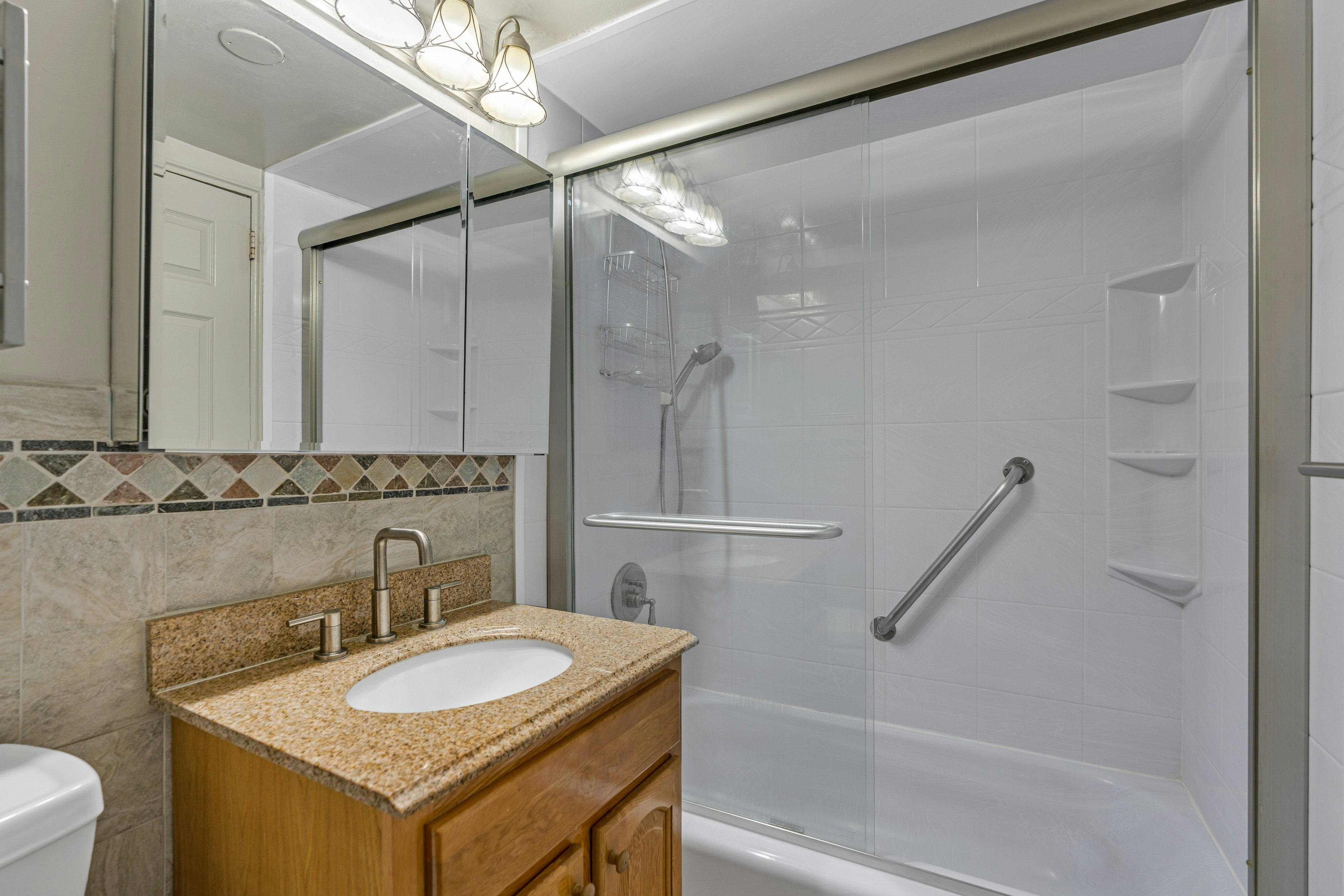 2185 Lemoine Avenue #2C 