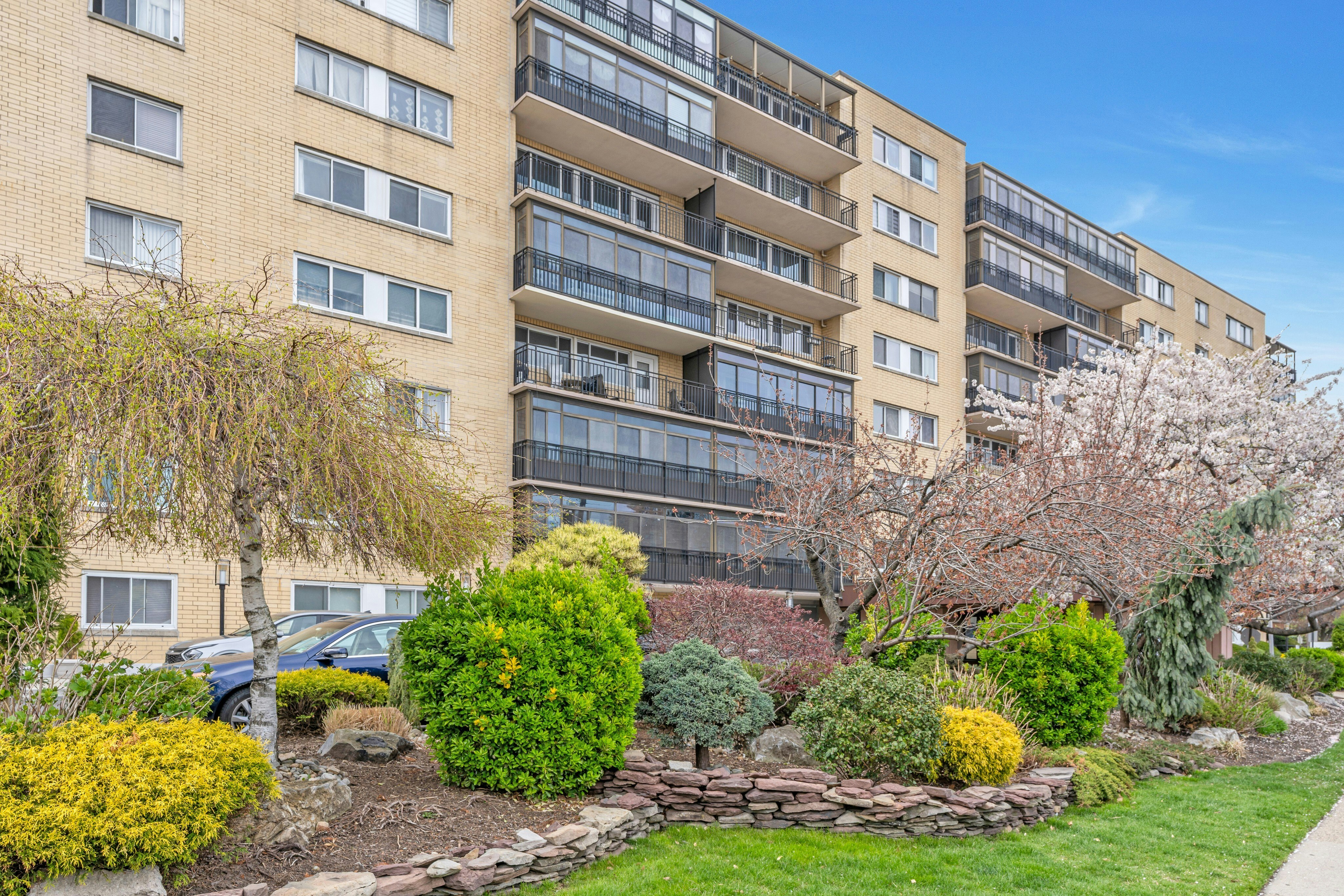 2185 Lemoine Avenue #2C 