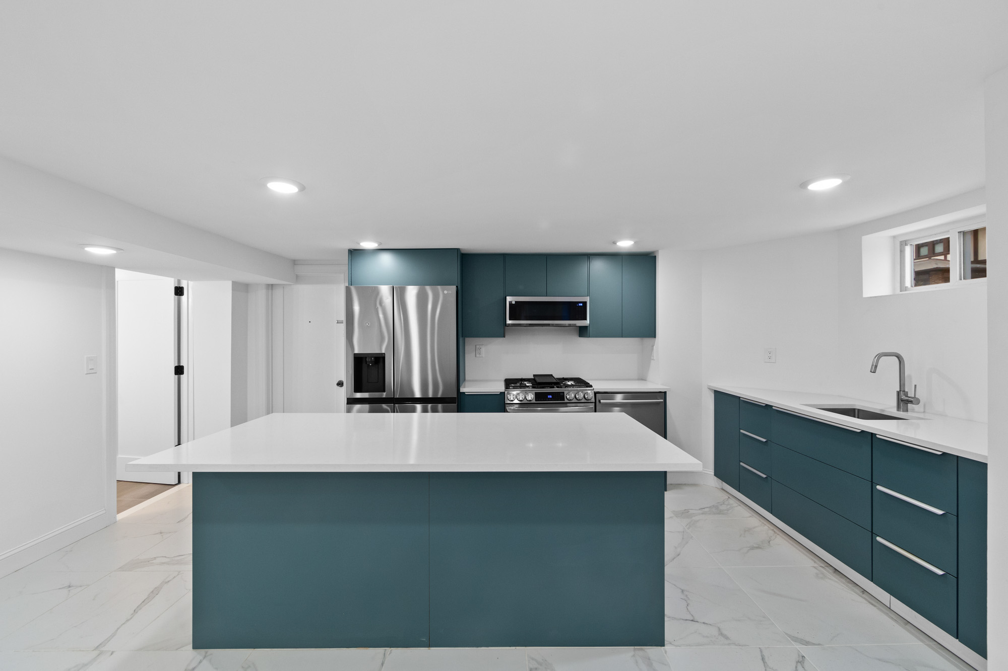 859 Boulevard East 