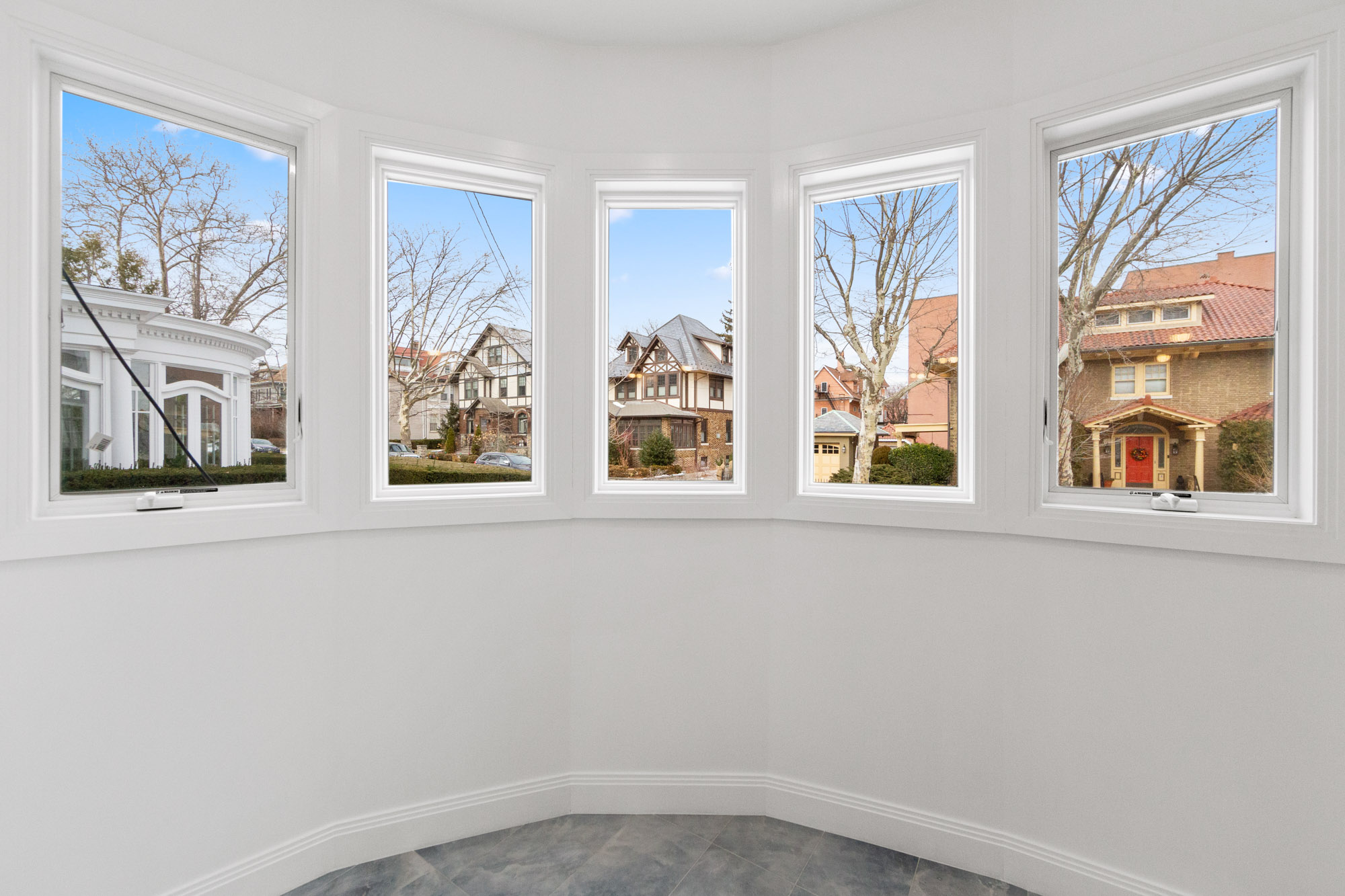 859 Boulevard East 