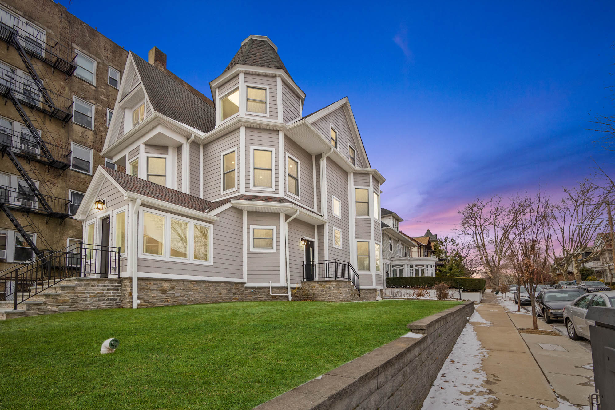 859 Boulevard East 