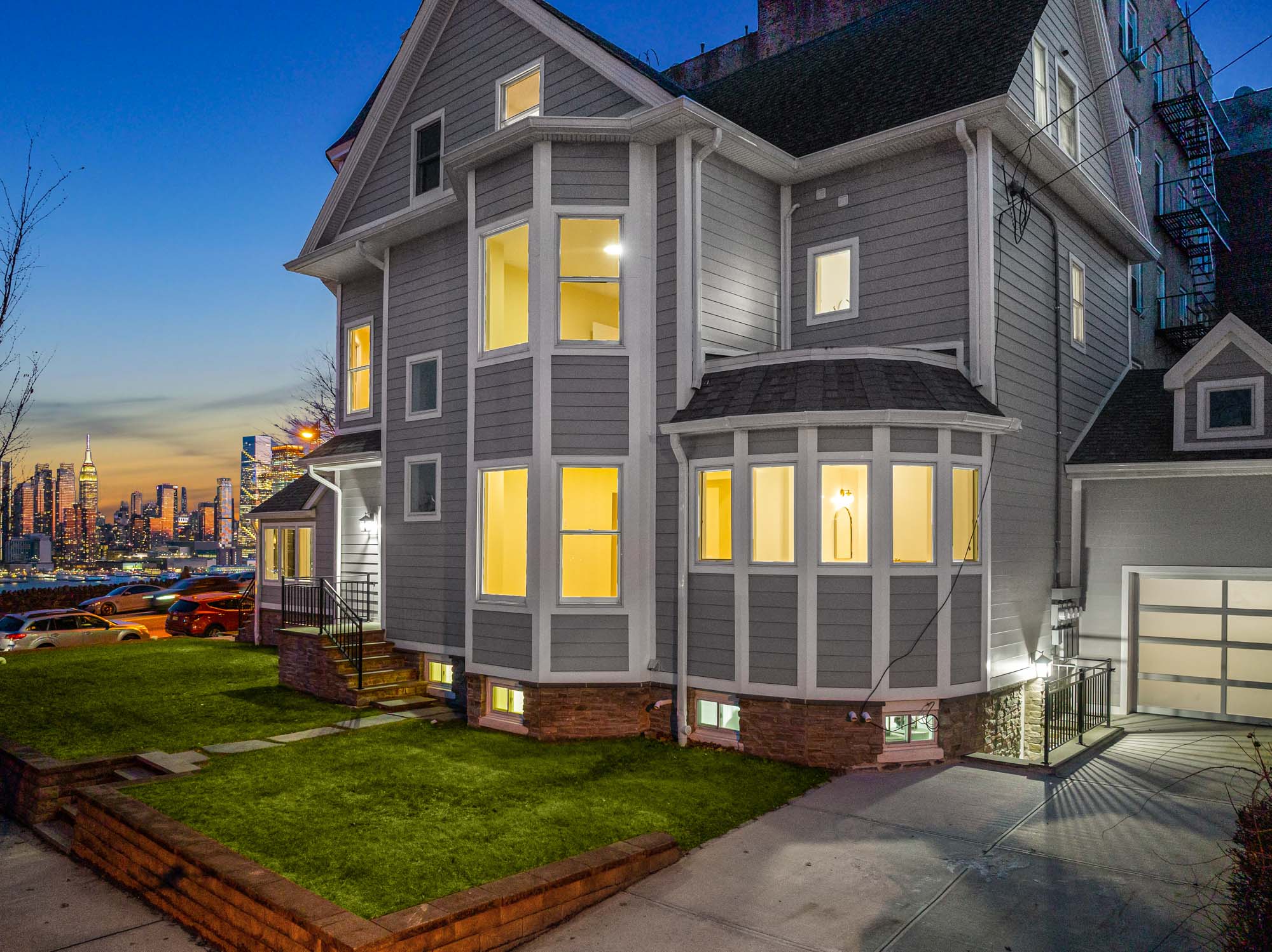 859 Boulevard East 