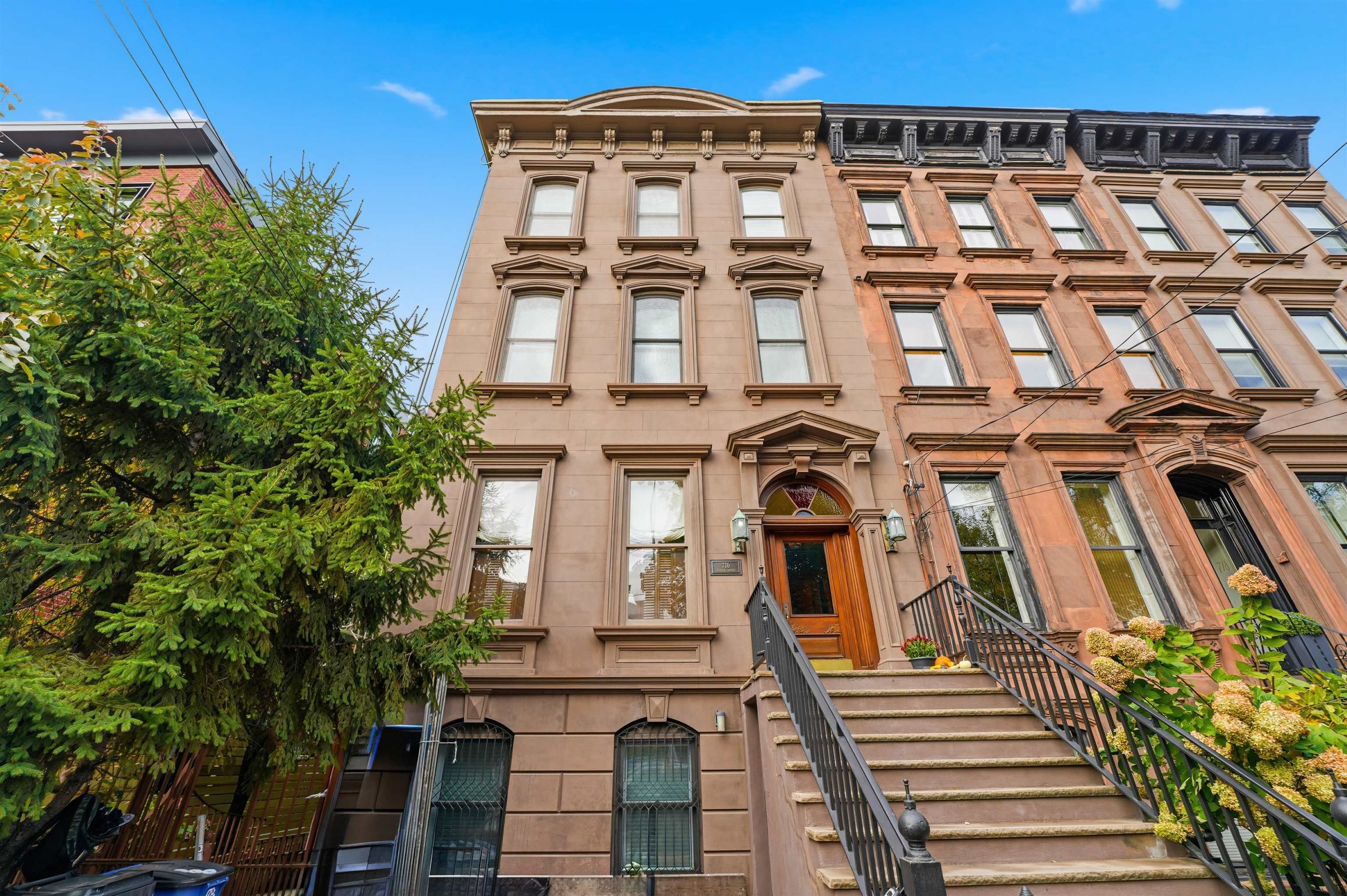 716 Hudson Street 