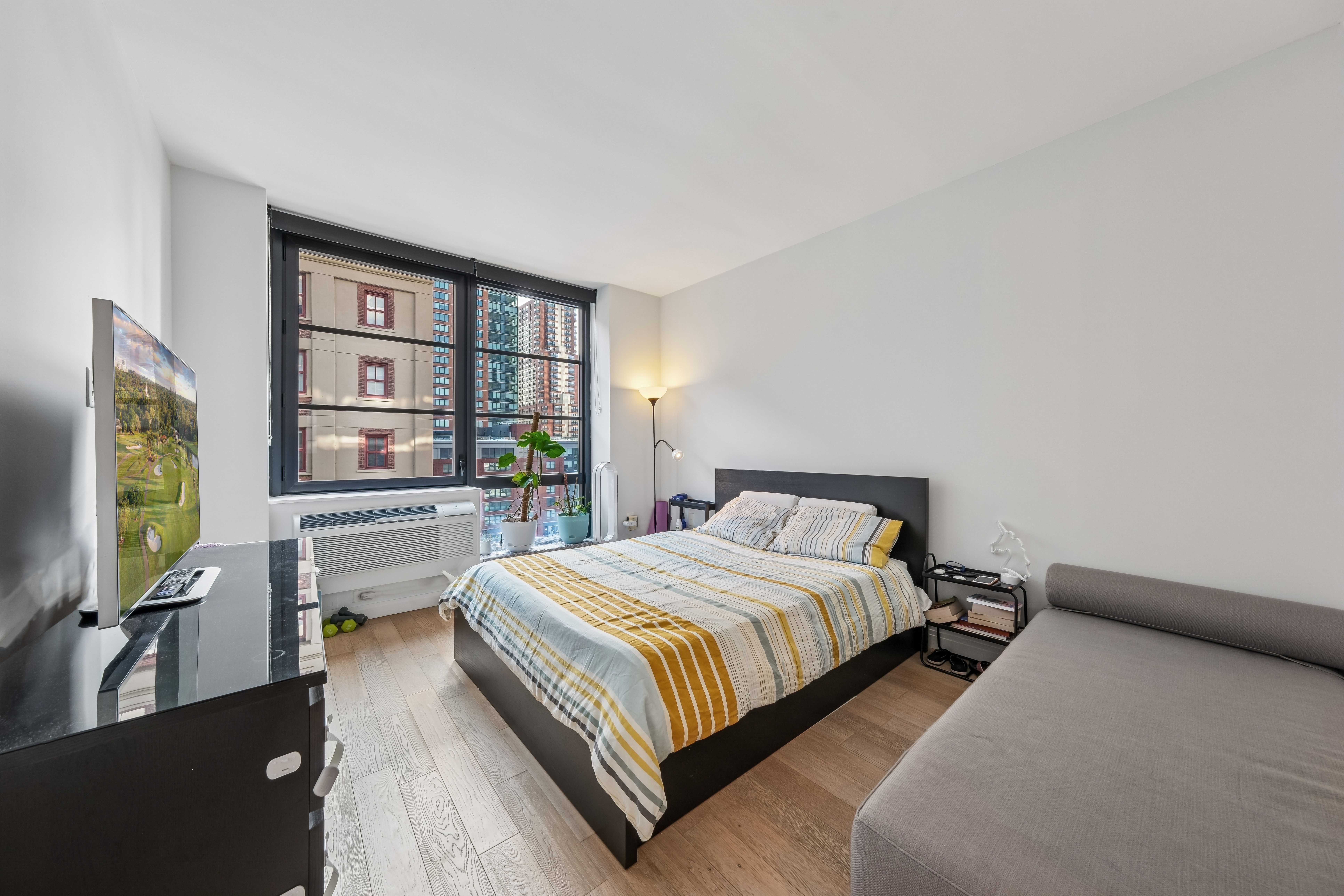 160 Oakland Avenue 805