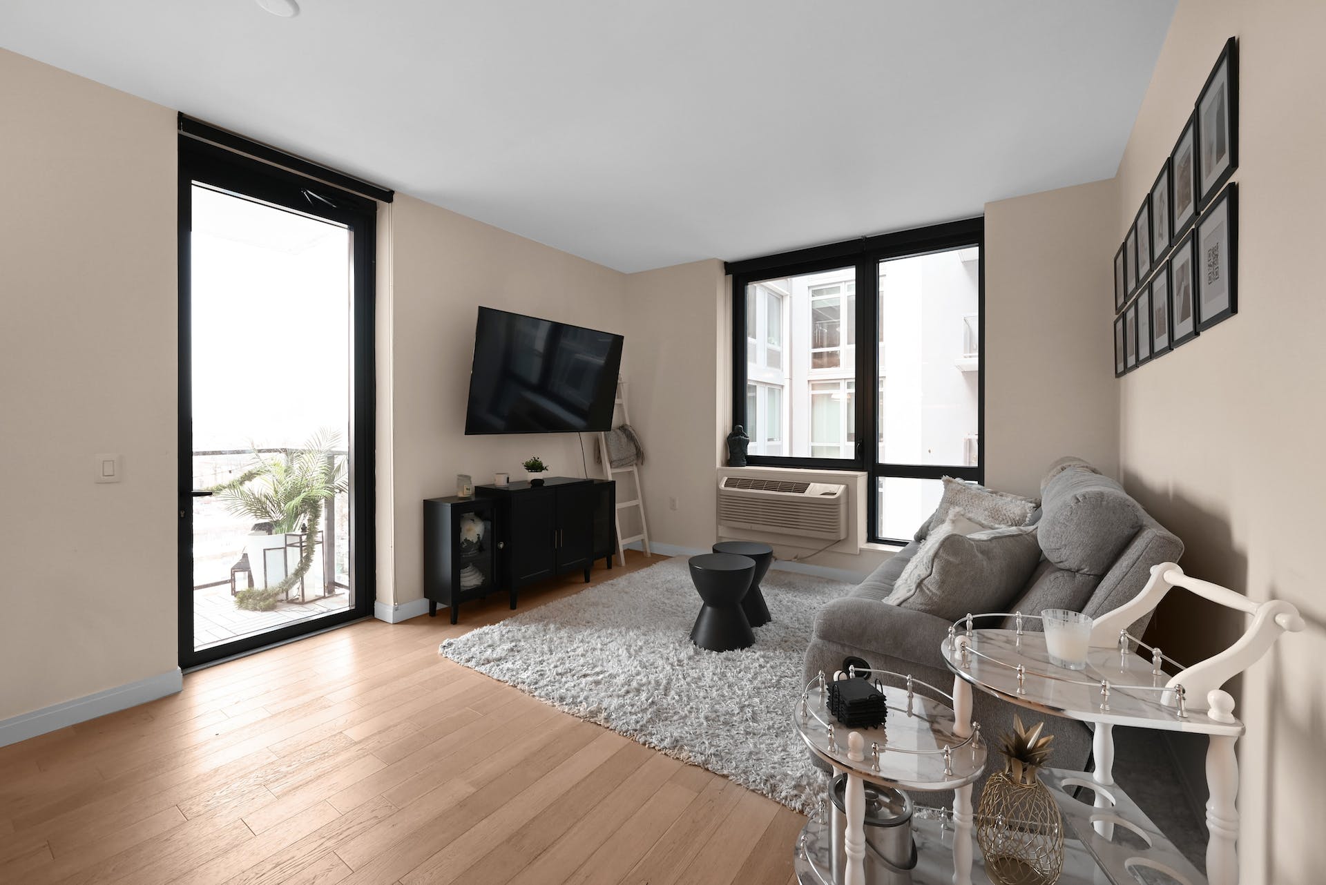 160 1st St Unit# 913