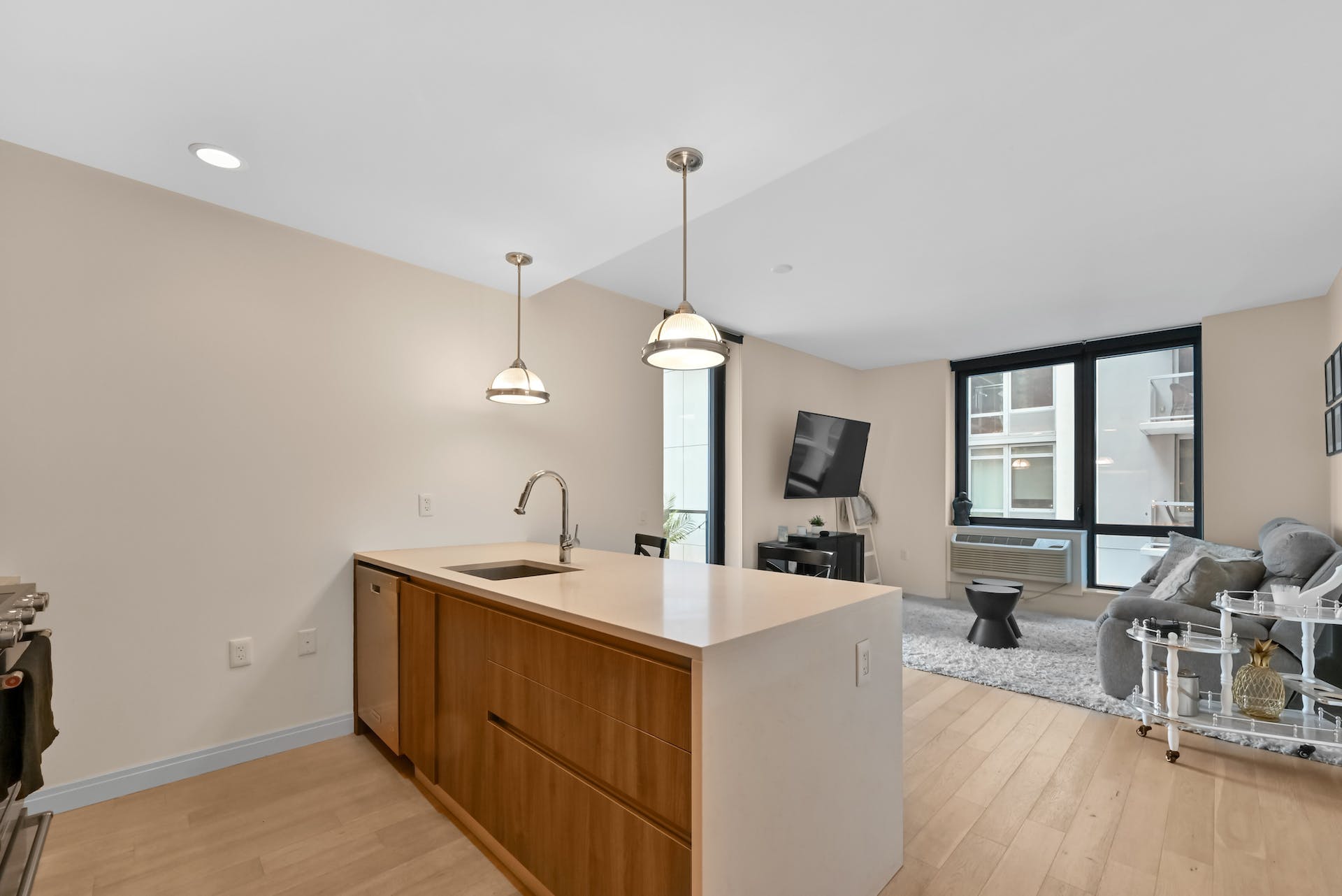 160 1st St Unit# 913