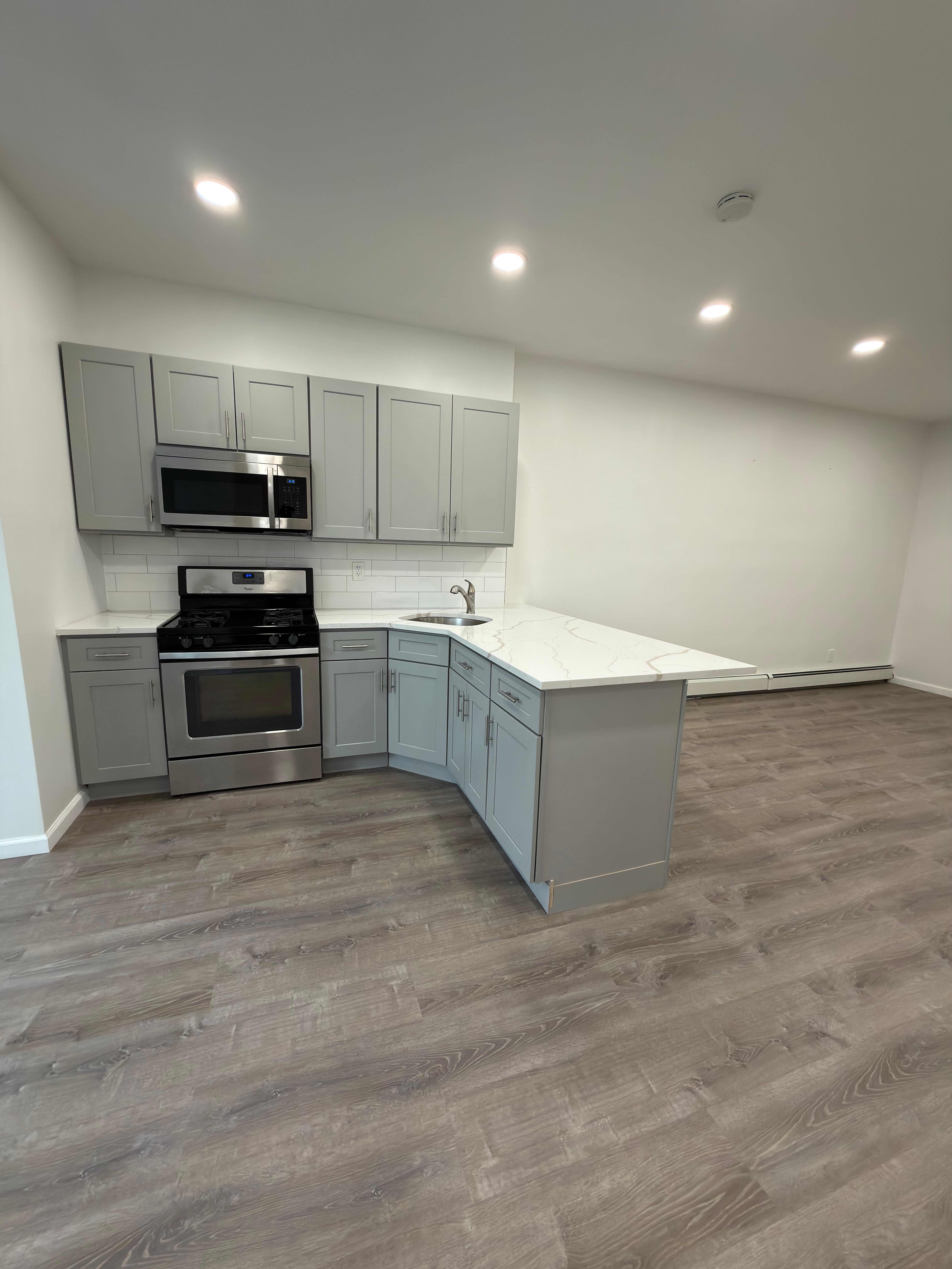 737 Montgomery Street Unit 3