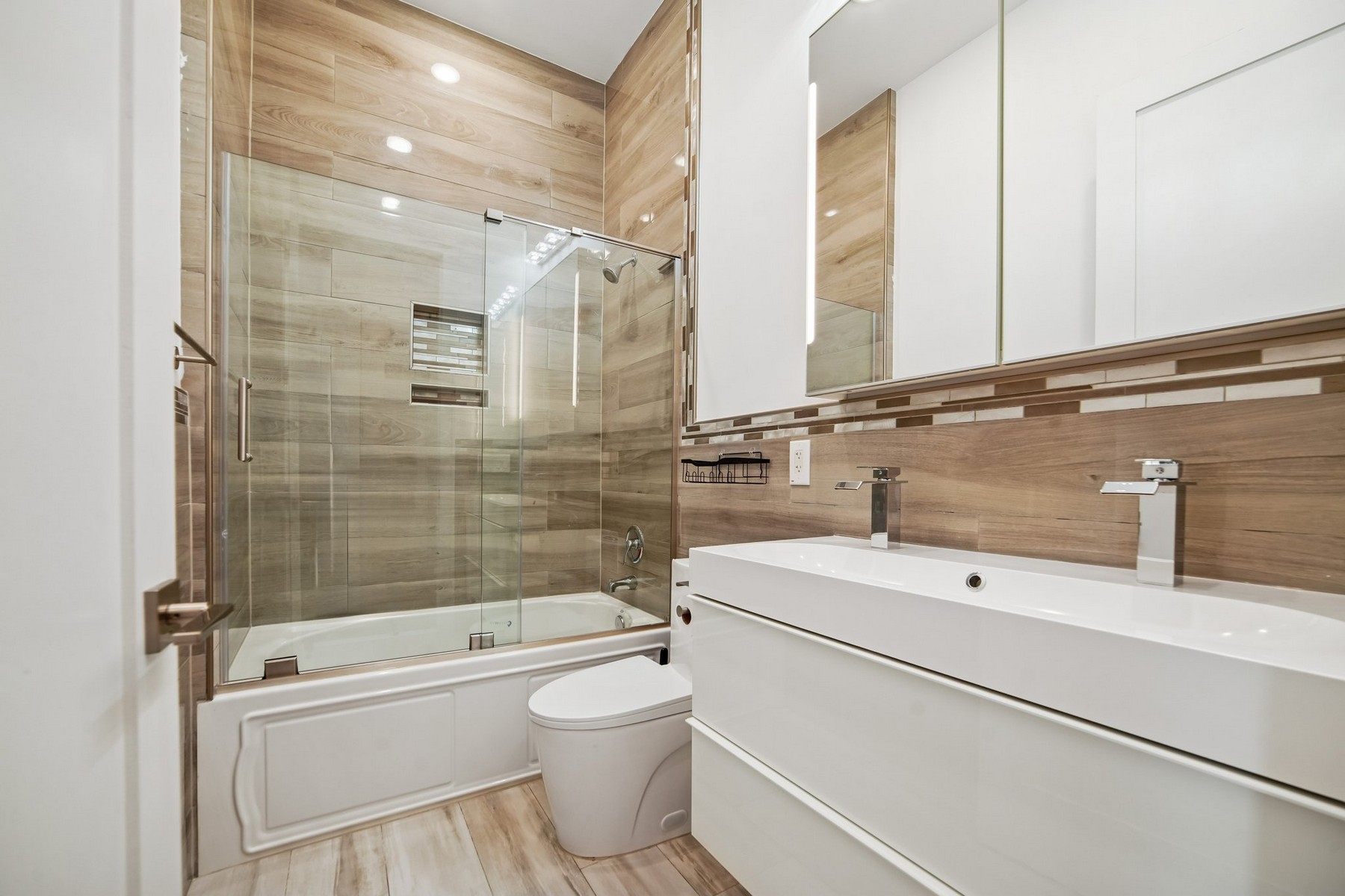 46 Carlton St Unit# 2