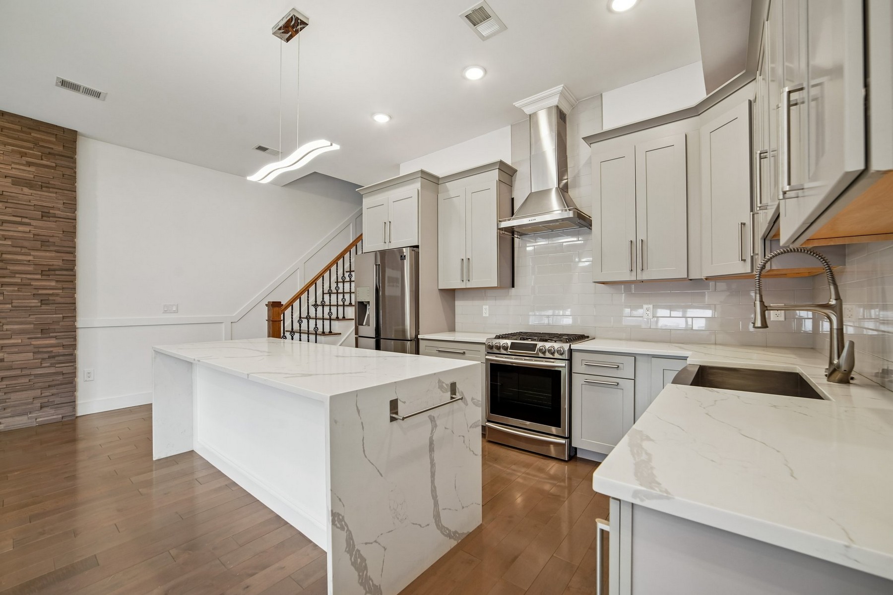 46 Carlton St Unit# 2