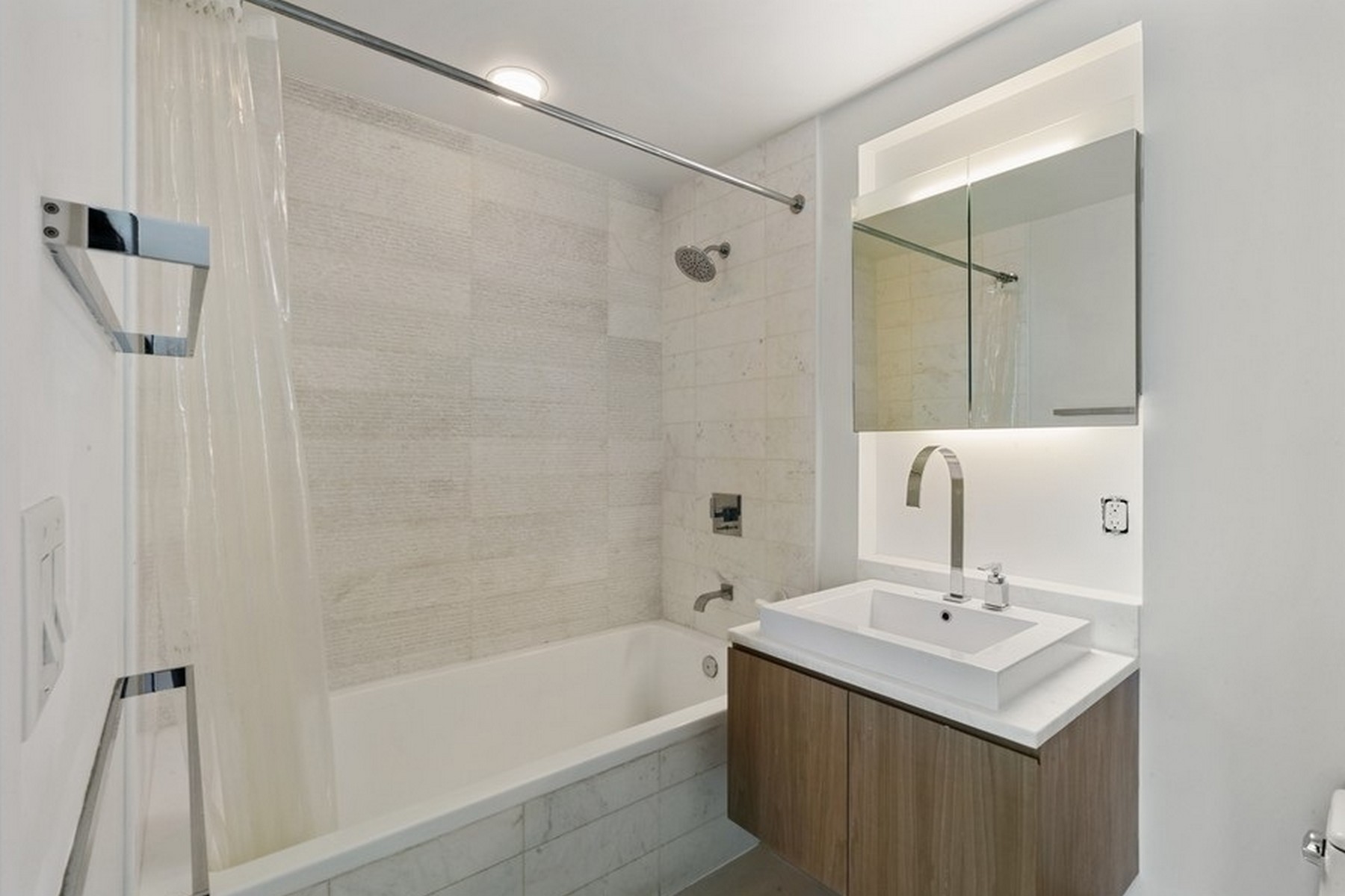 77 Hudson St Unit# 4210