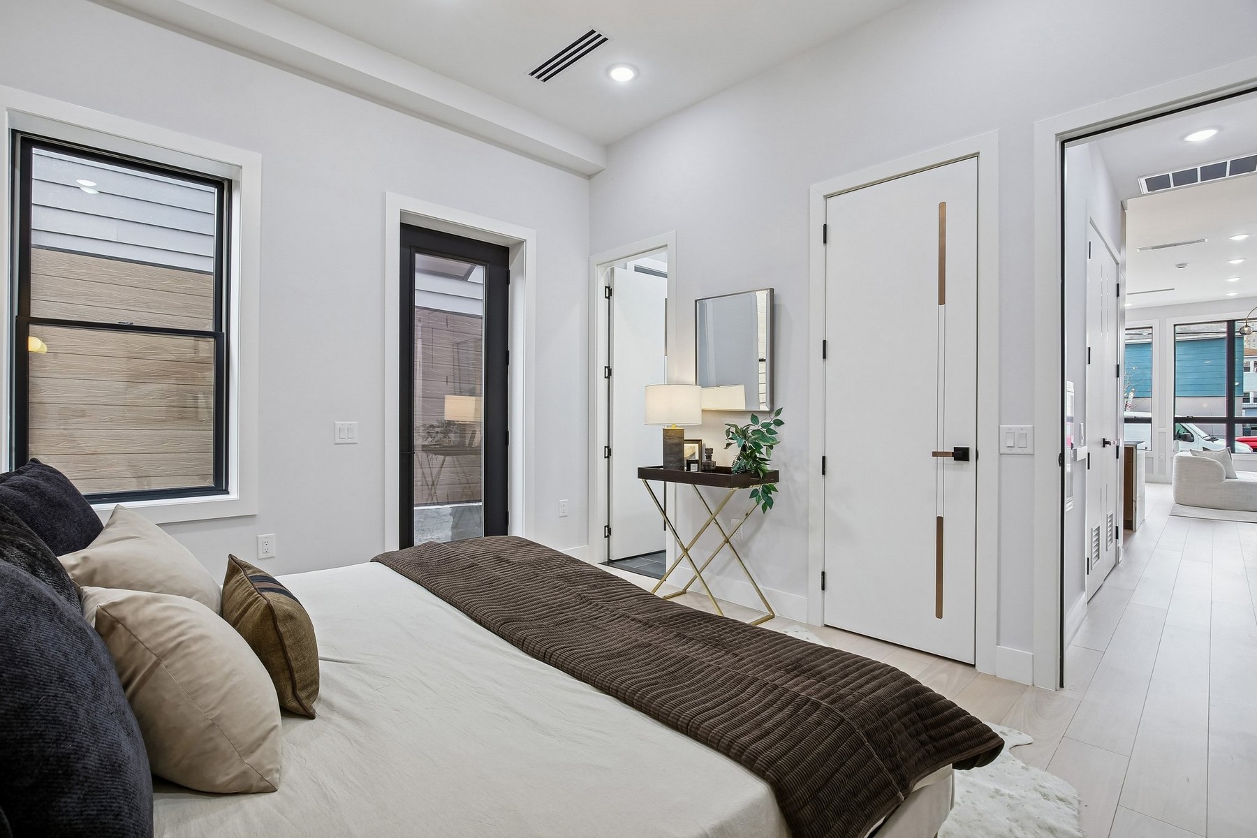 6 Elizabeth St Unit# 1