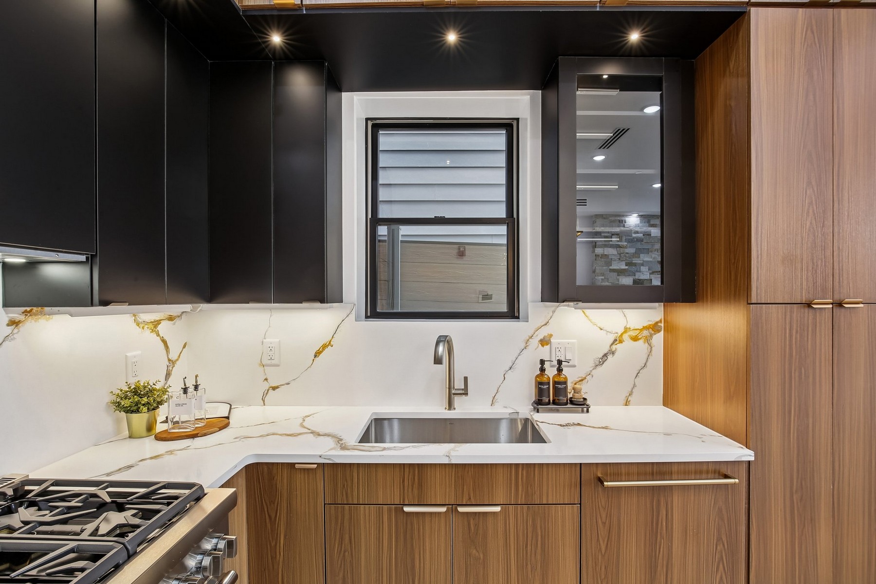 6 Elizabeth St Unit# 1