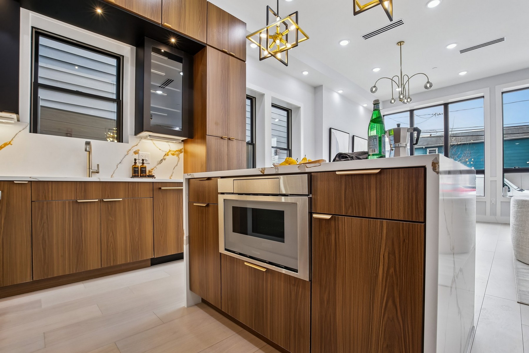 6 Elizabeth St Unit# 1