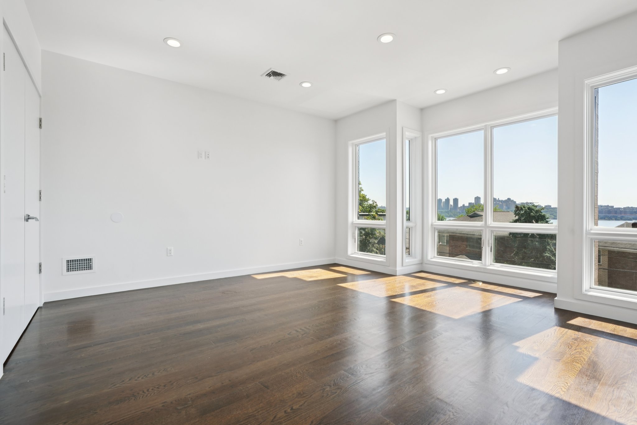 716 Undercliff Avenue Unit# 716