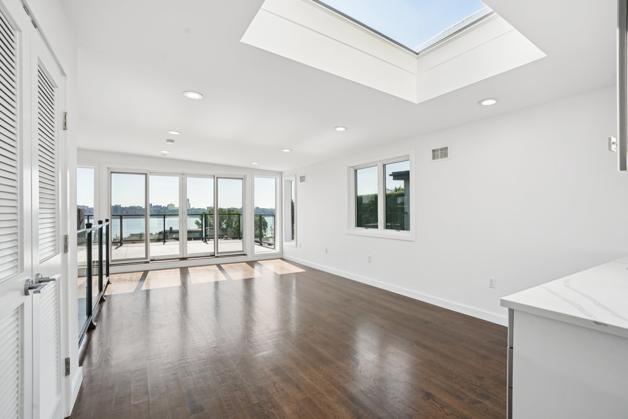 716 Undercliff Avenue Unit# 716